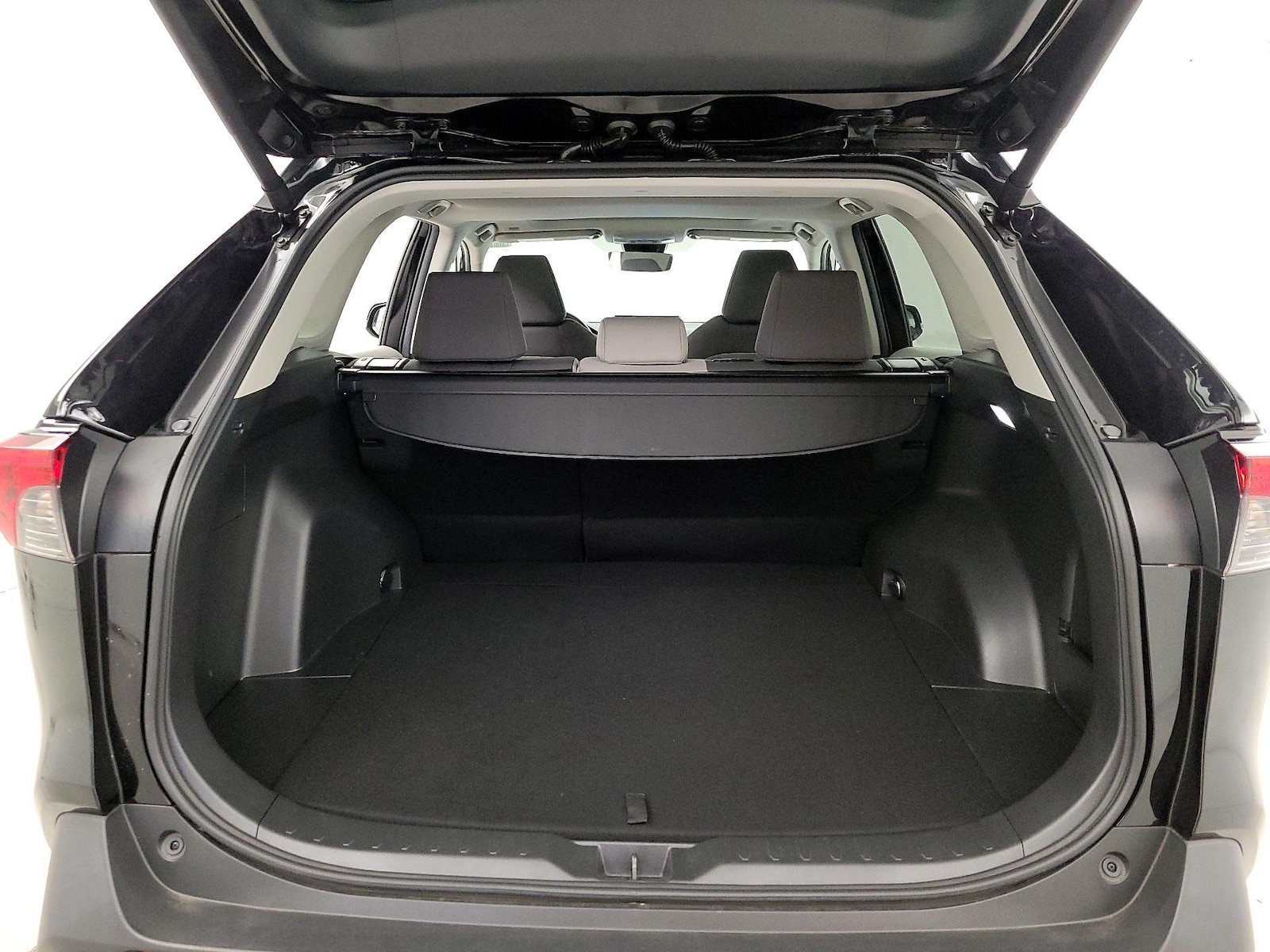 2025 Toyota RAV4 XLE - Photo 22