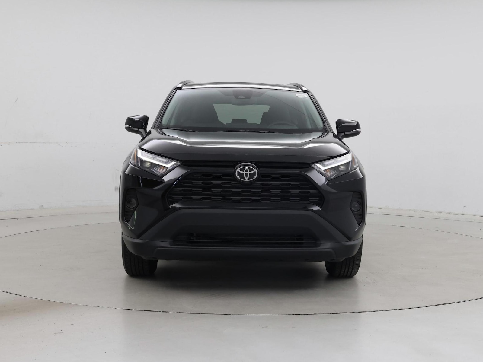 2025 Toyota RAV4 XLE - Photo 6