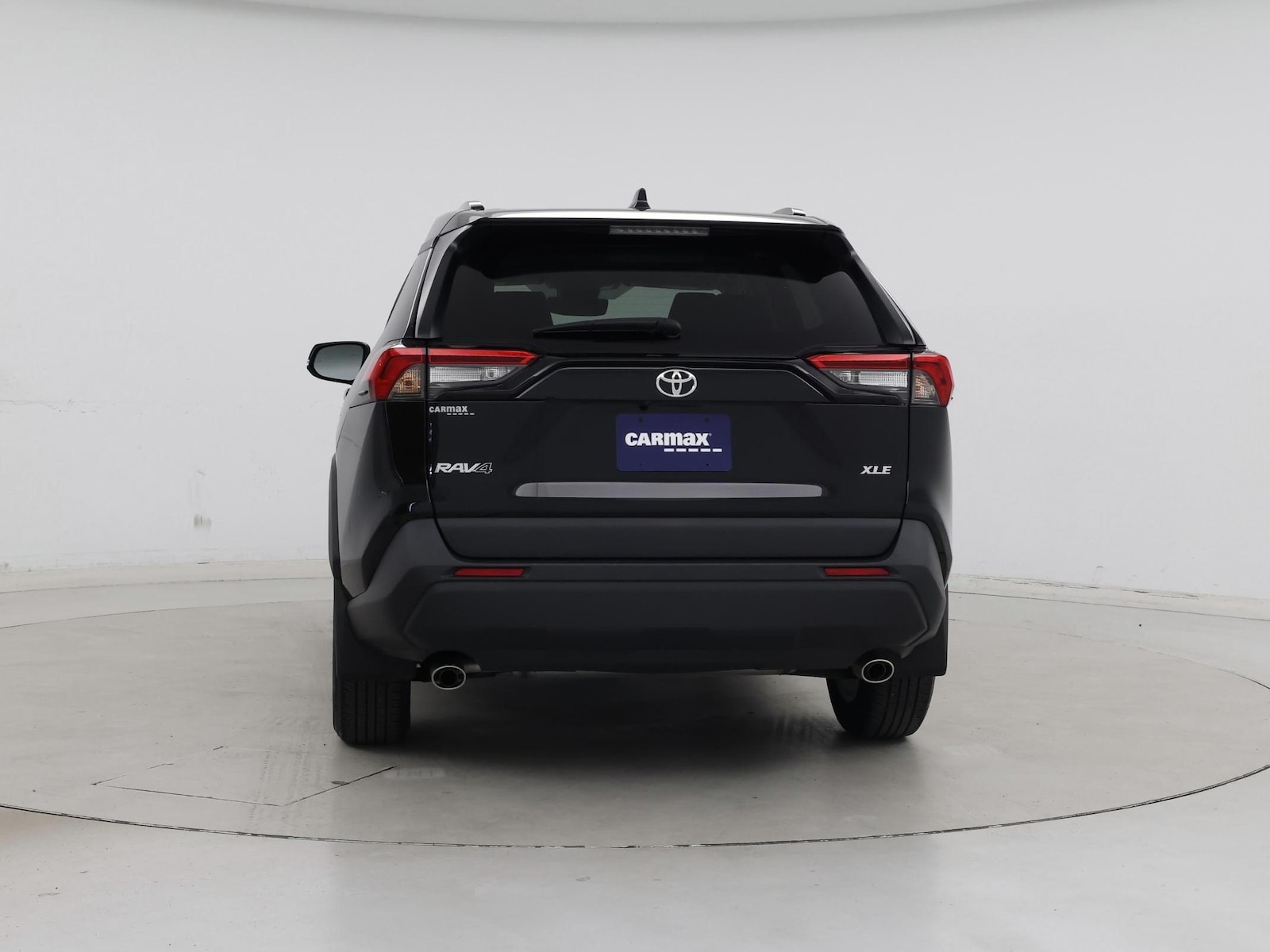 2025 Toyota RAV4 XLE - Photo 7