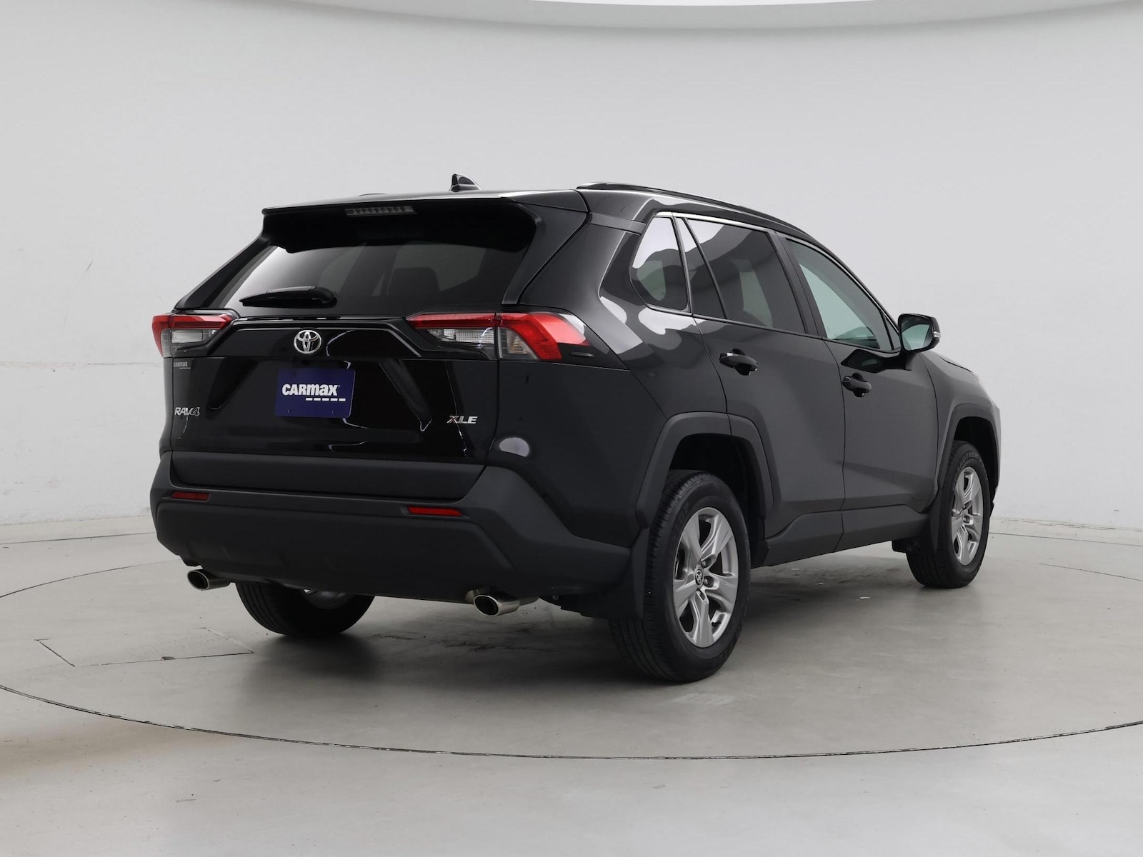 2025 Toyota RAV4 XLE - Photo 9