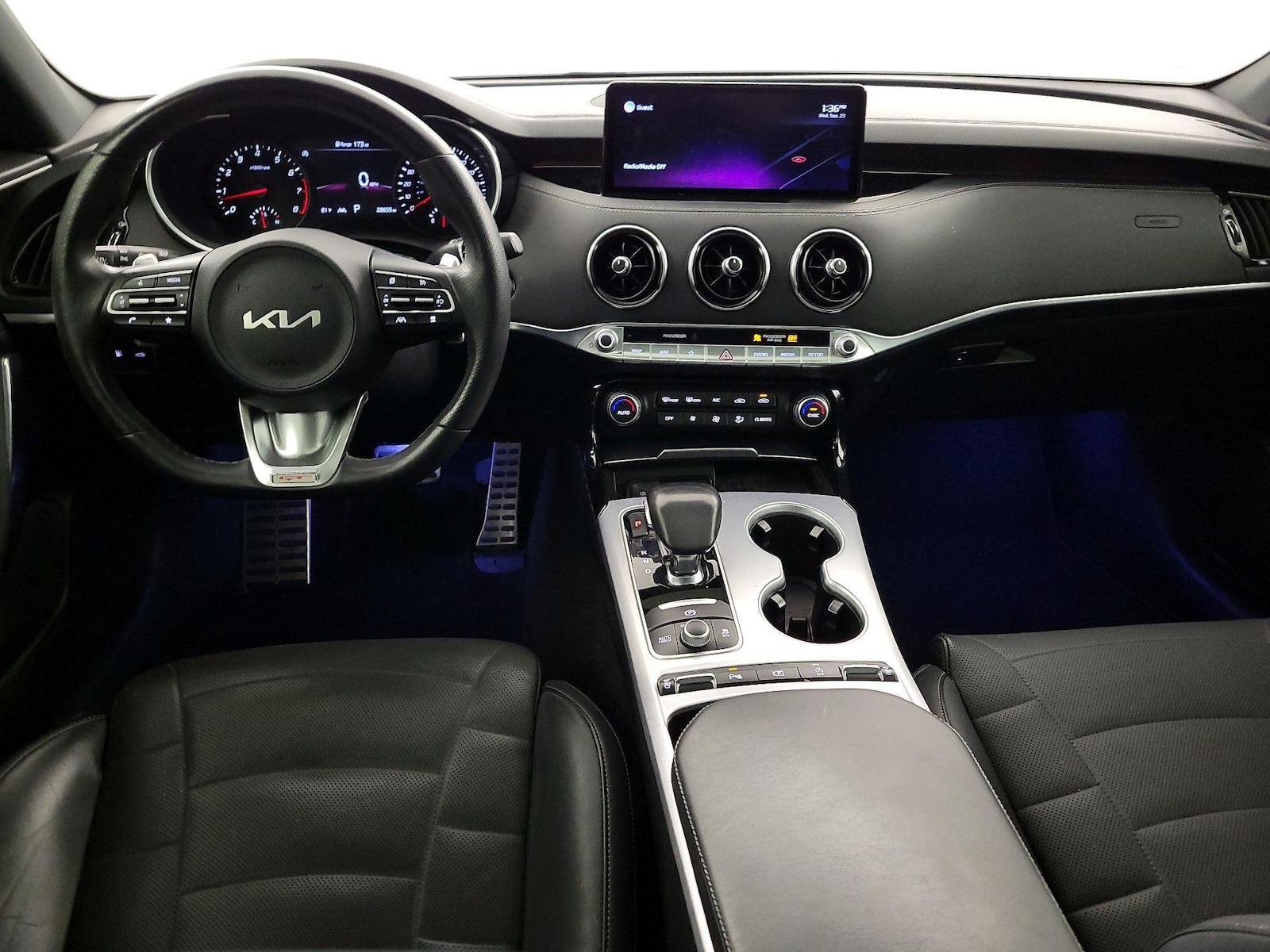 2022 Kia Stinger GT2 - Photo 9