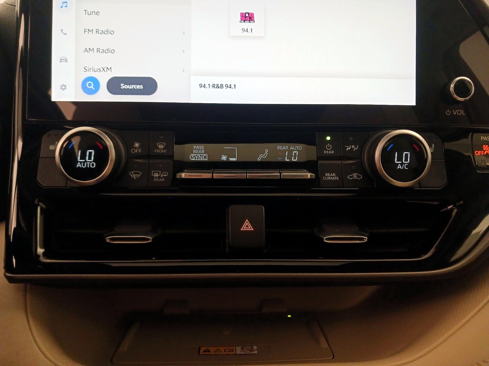 2024 Toyota Highlander XLE - Photo 17