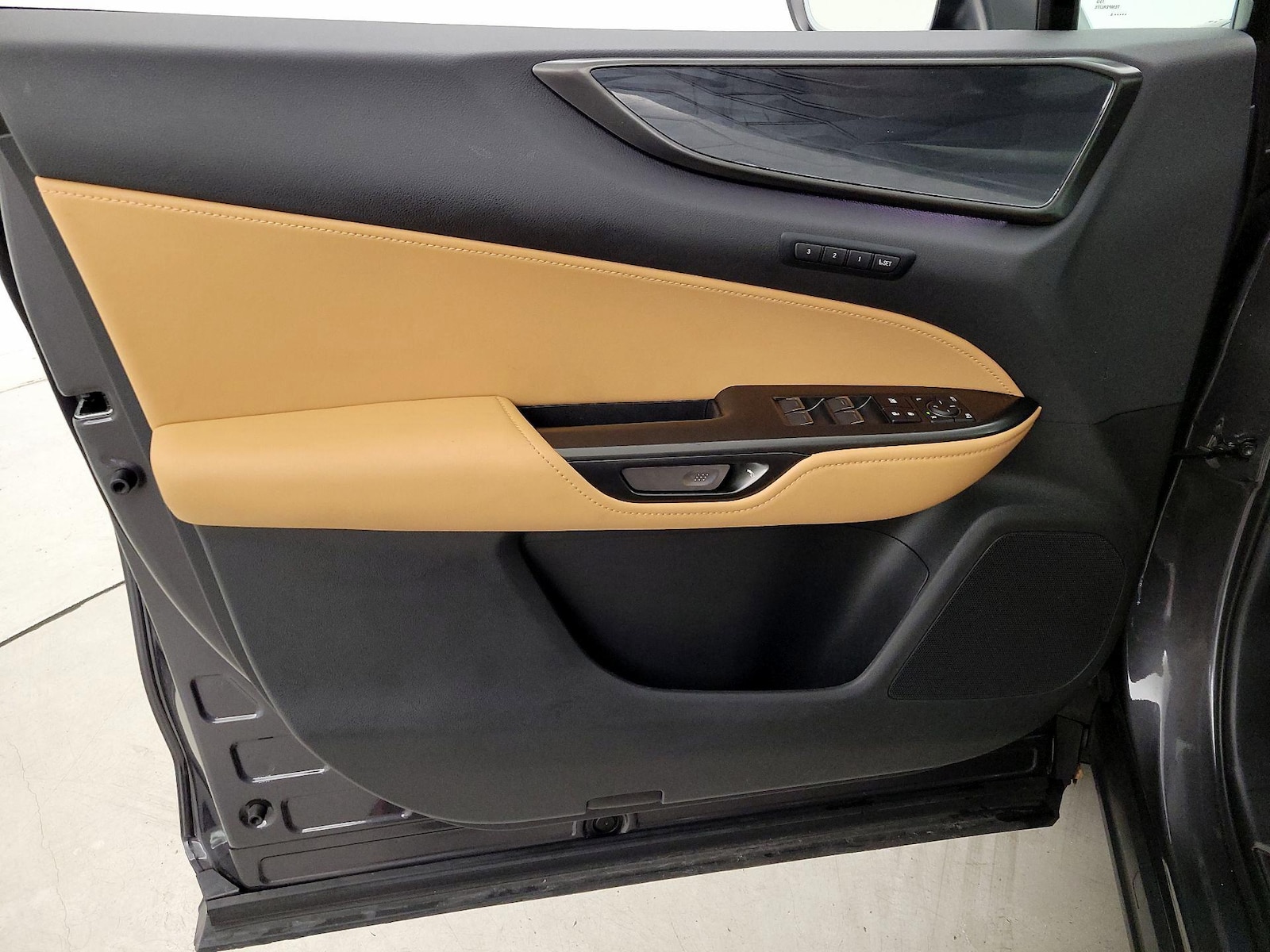 2025 Lexus NX 250 - Photo 13