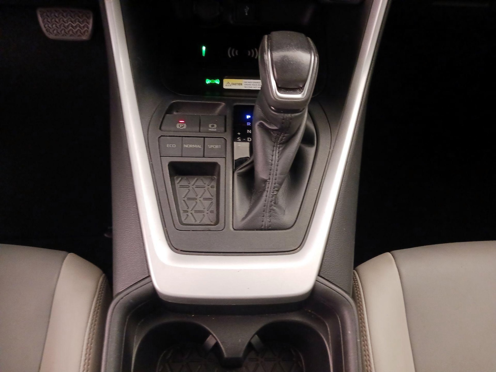 2021 Toyota RAV4 XLE Premium - Photo 18