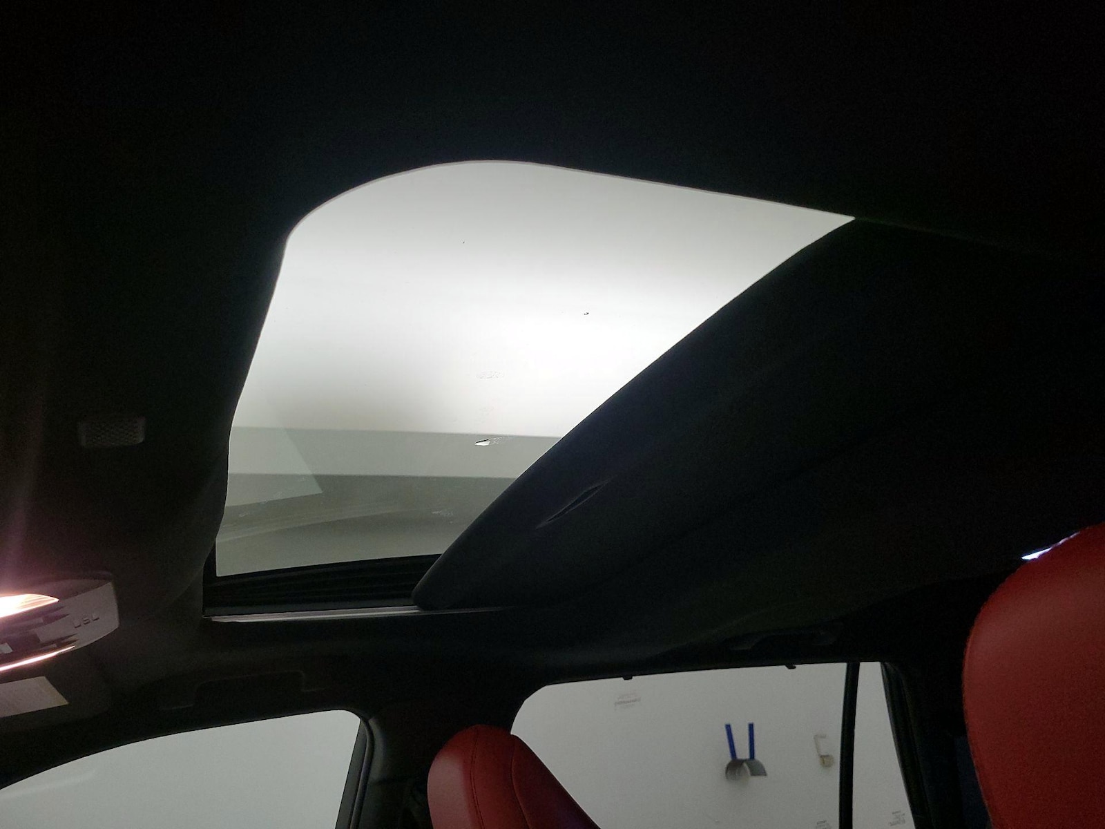 Sunroof(s) & Overhead Airbags