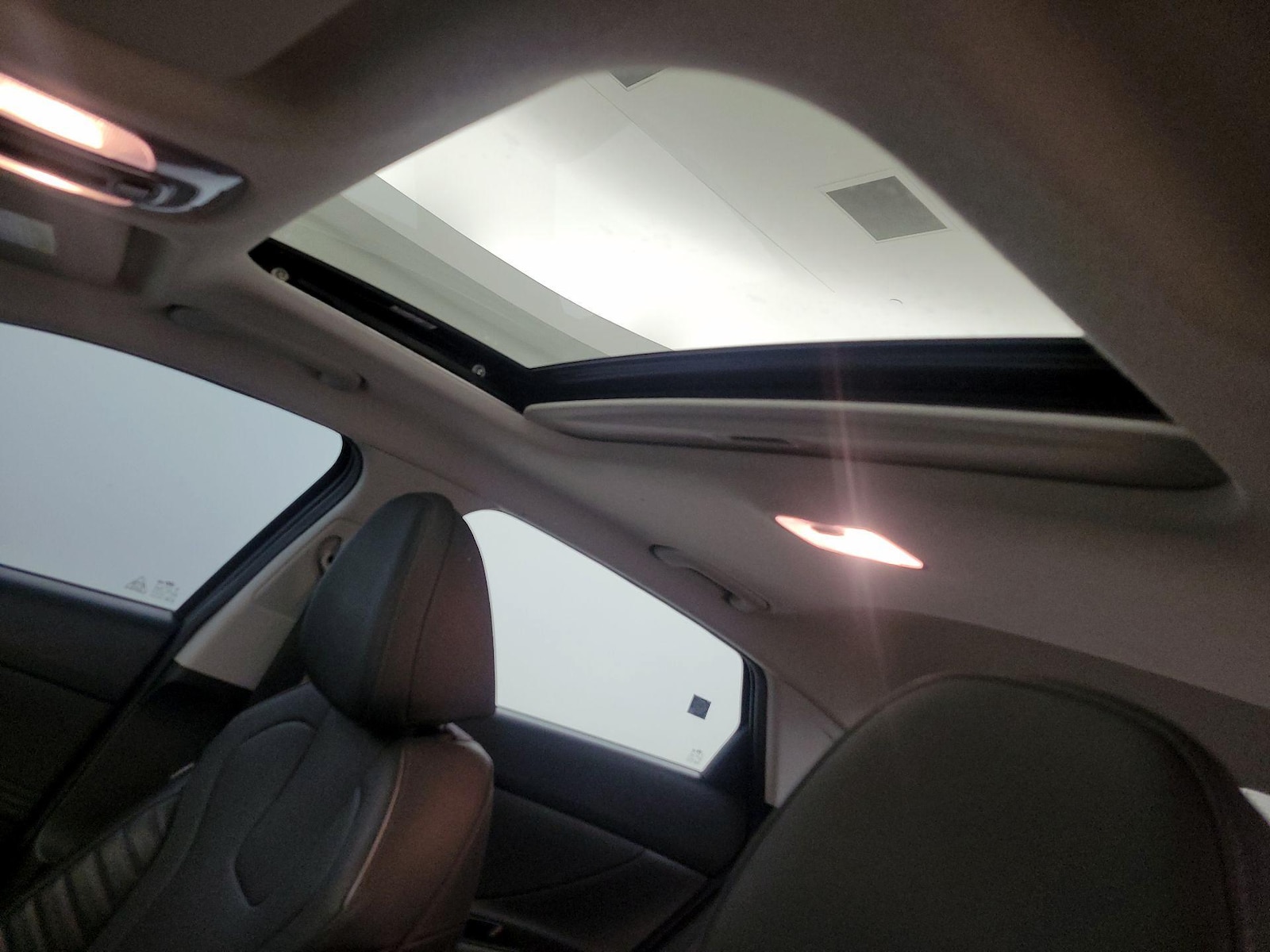 Sunroof(s) & Overhead Airbags