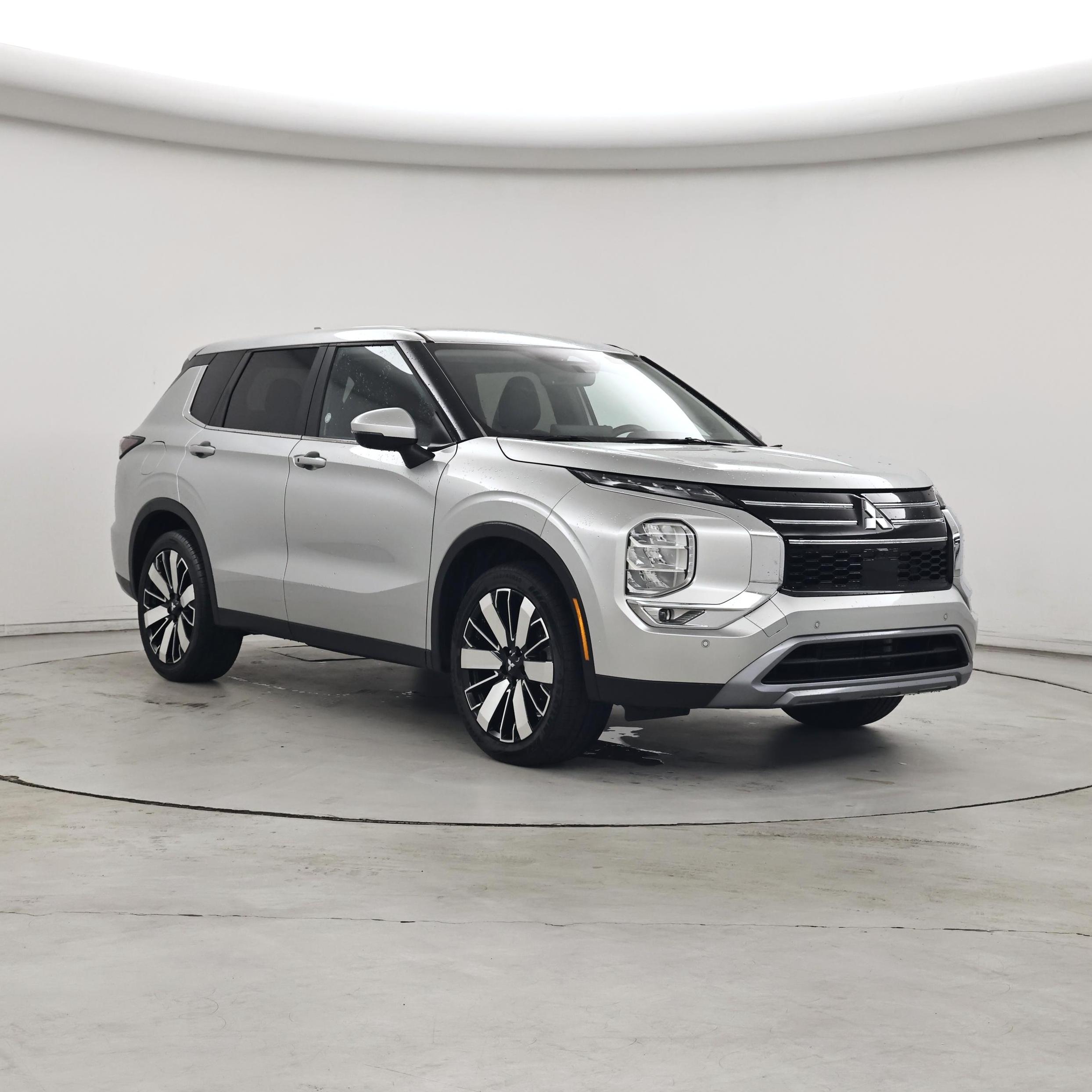 Silver 2025 Mitsubishi Outlander SUV / Crossover Front-Wheel Drive Automatic