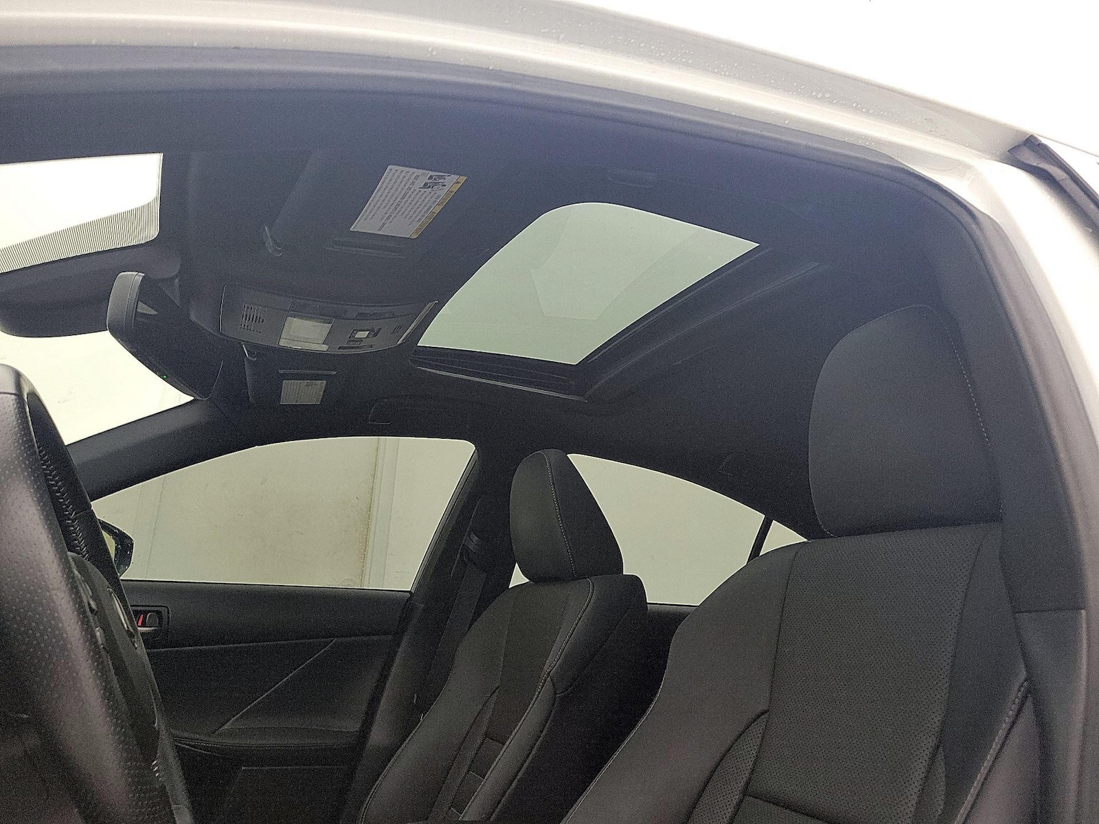 Sunroof(s) & Overhead Airbags
