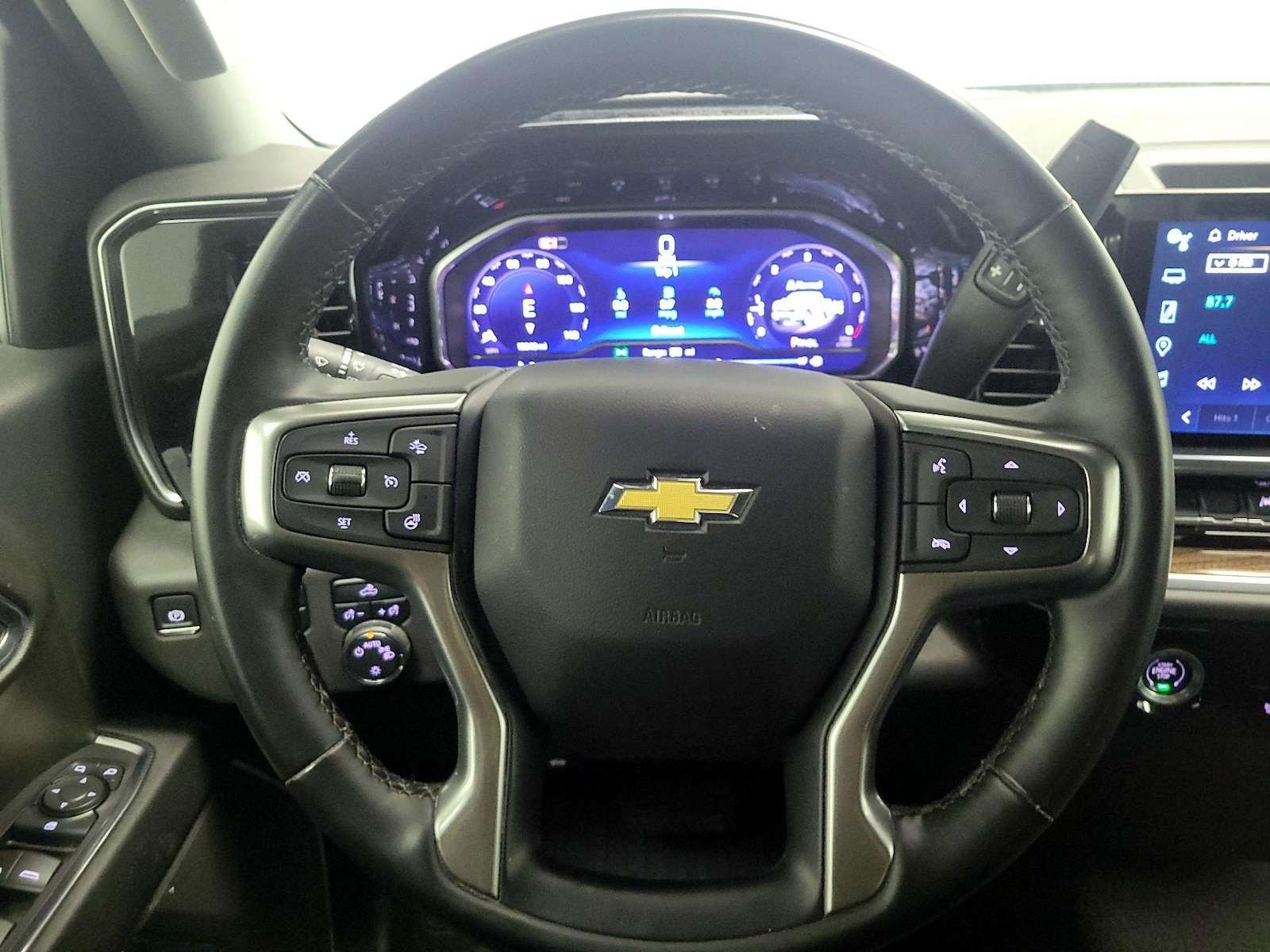2024 Chevrolet Silverado 1500 LT - Photo 11