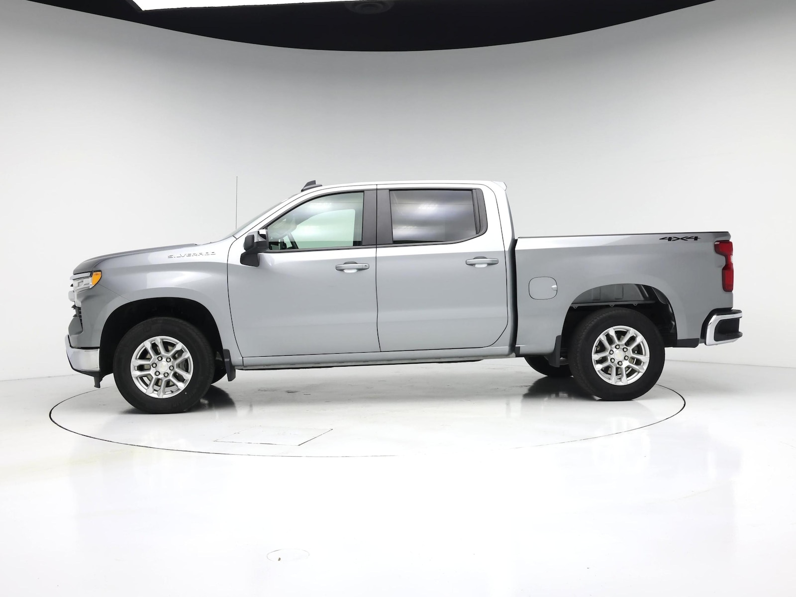 2024 Chevrolet Silverado 1500 LT - Photo 4