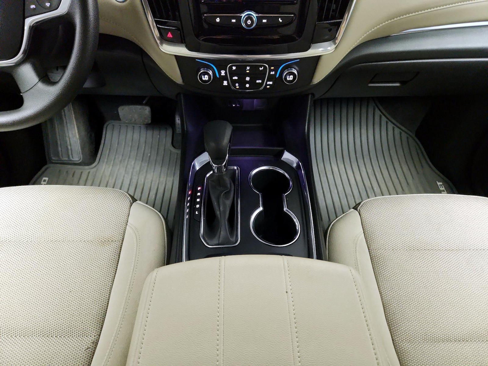 2023 Chevrolet Traverse LS - Photo 18
