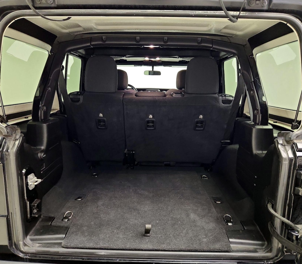 Trunk/Cargo (Seats Up)
