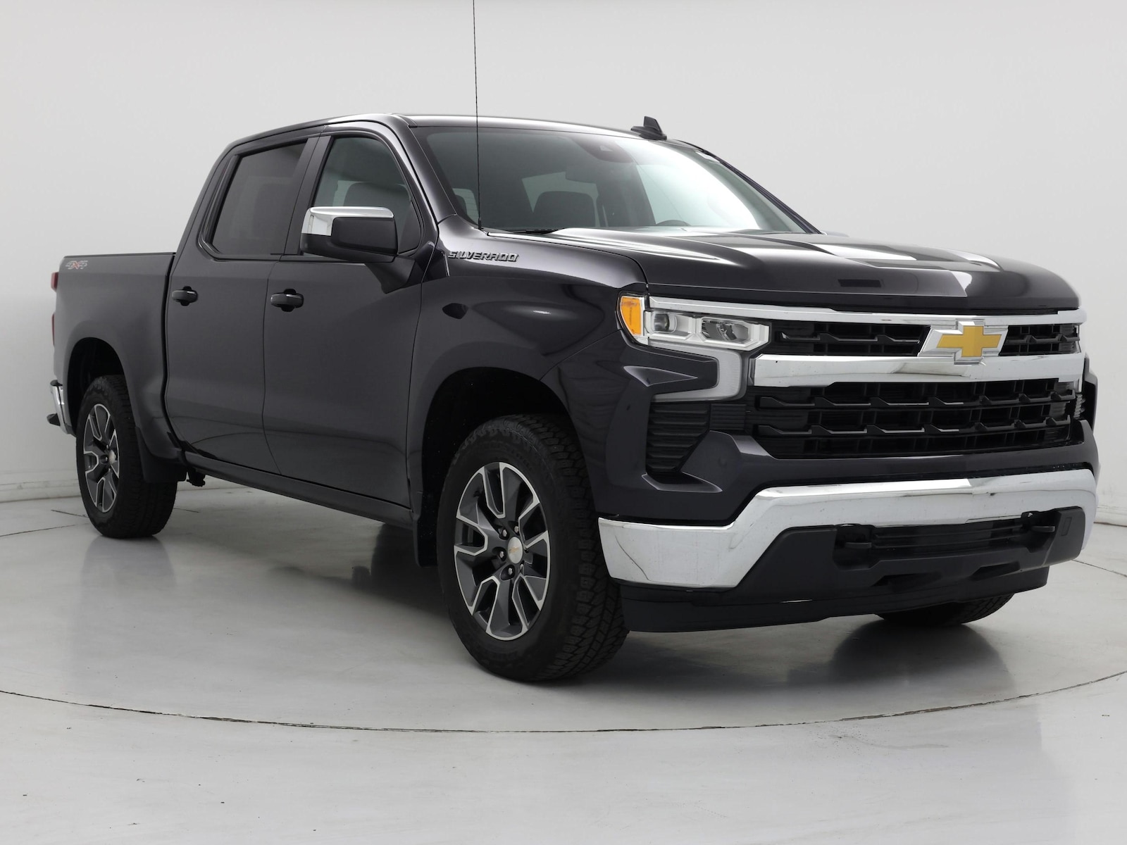 2024 Chevrolet Silverado 1500 LT - Photo 2