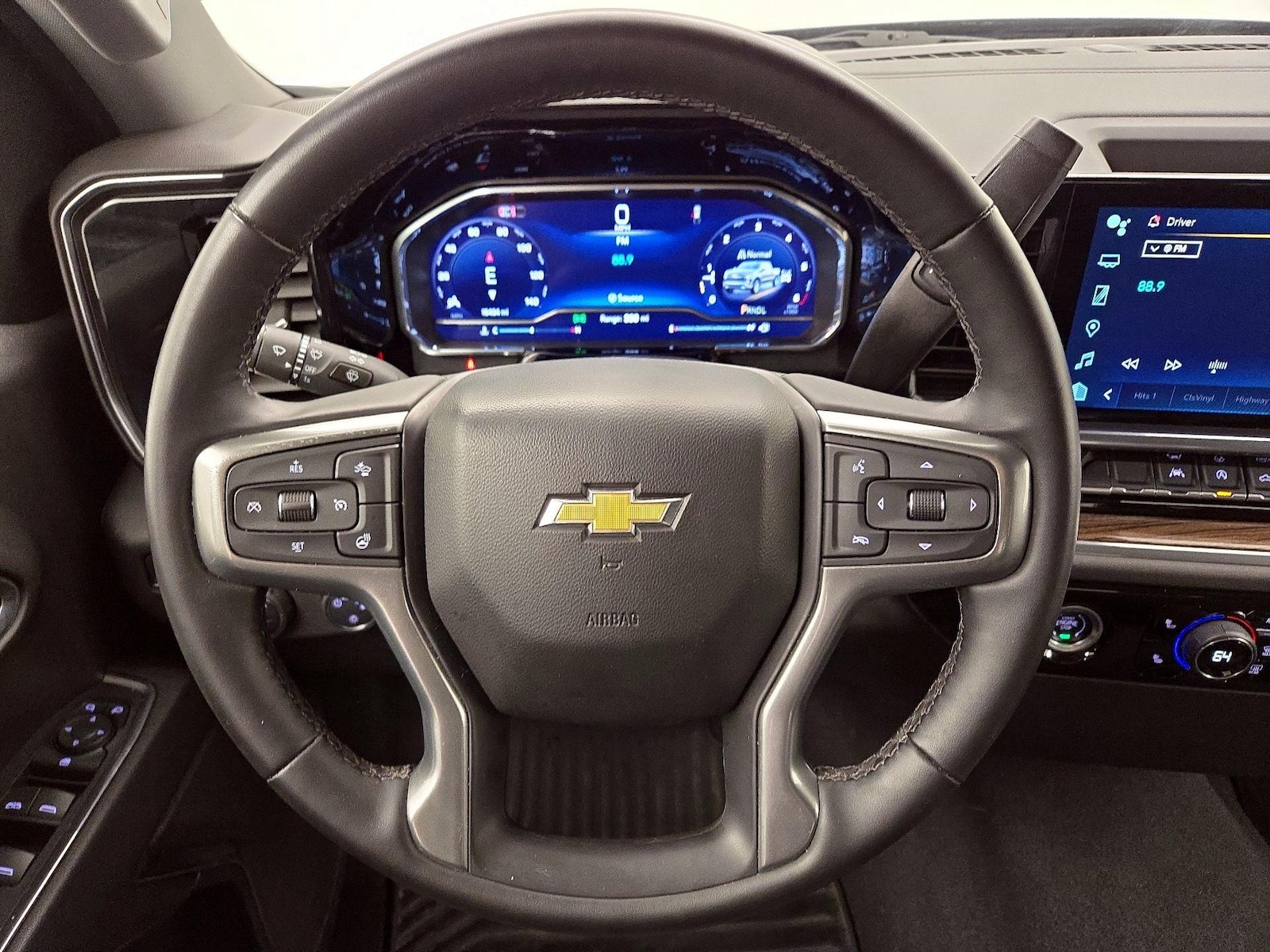 2024 Chevrolet Silverado 1500 LT - Photo 11