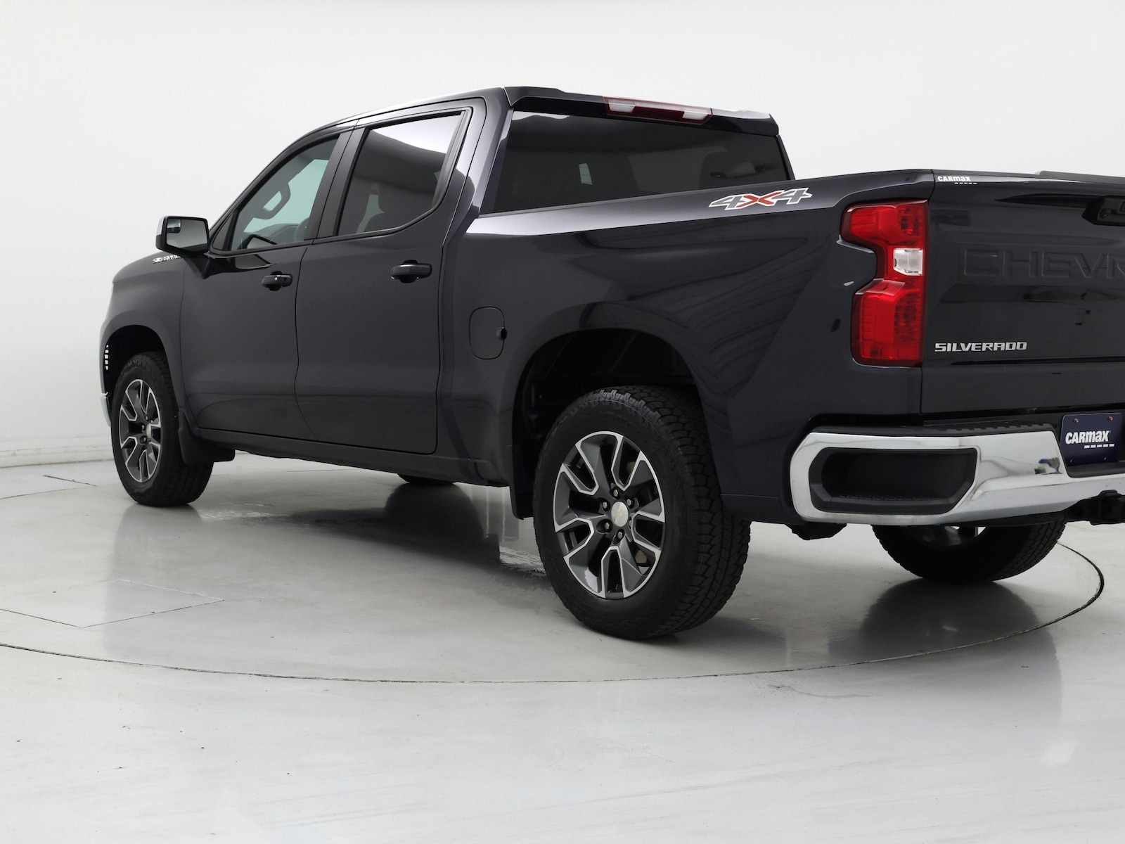 2024 Chevrolet Silverado 1500 LT - Photo 3