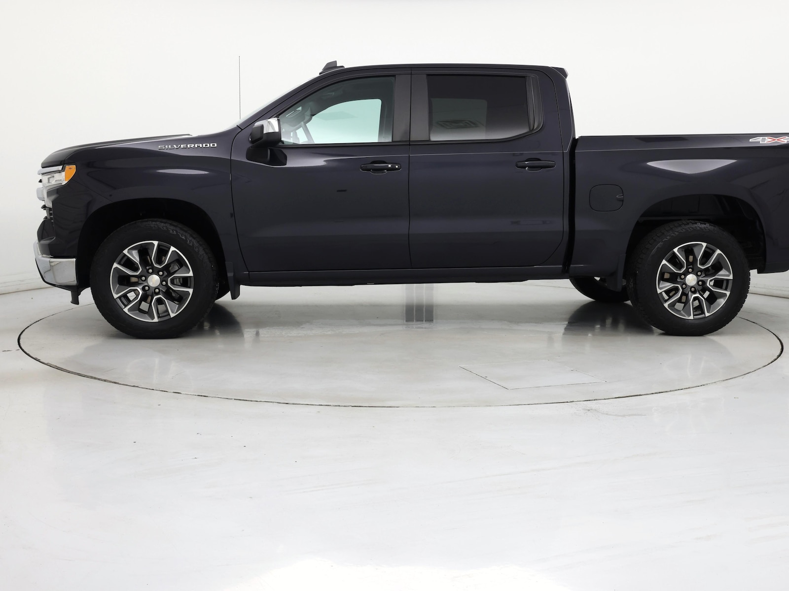 2024 Chevrolet Silverado 1500 LT - Photo 4