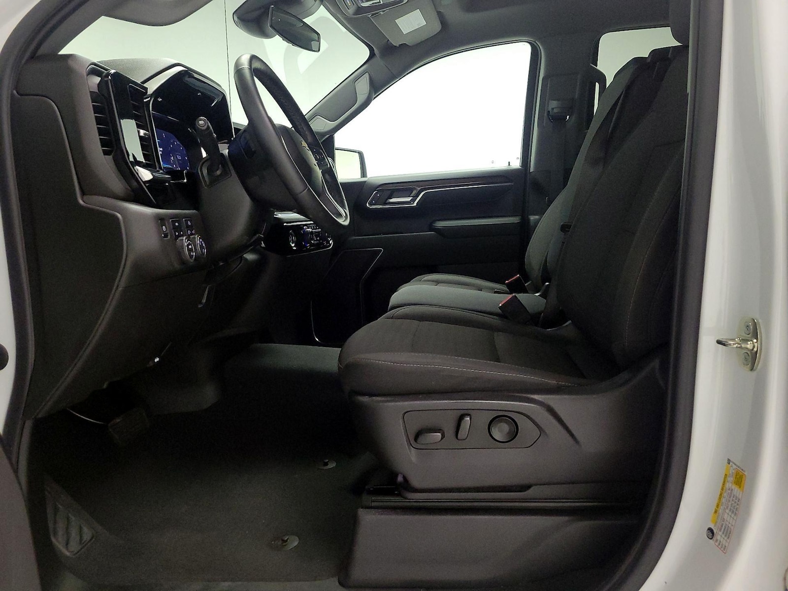 2023 Chevrolet Silverado 1500 LT - Photo 12
