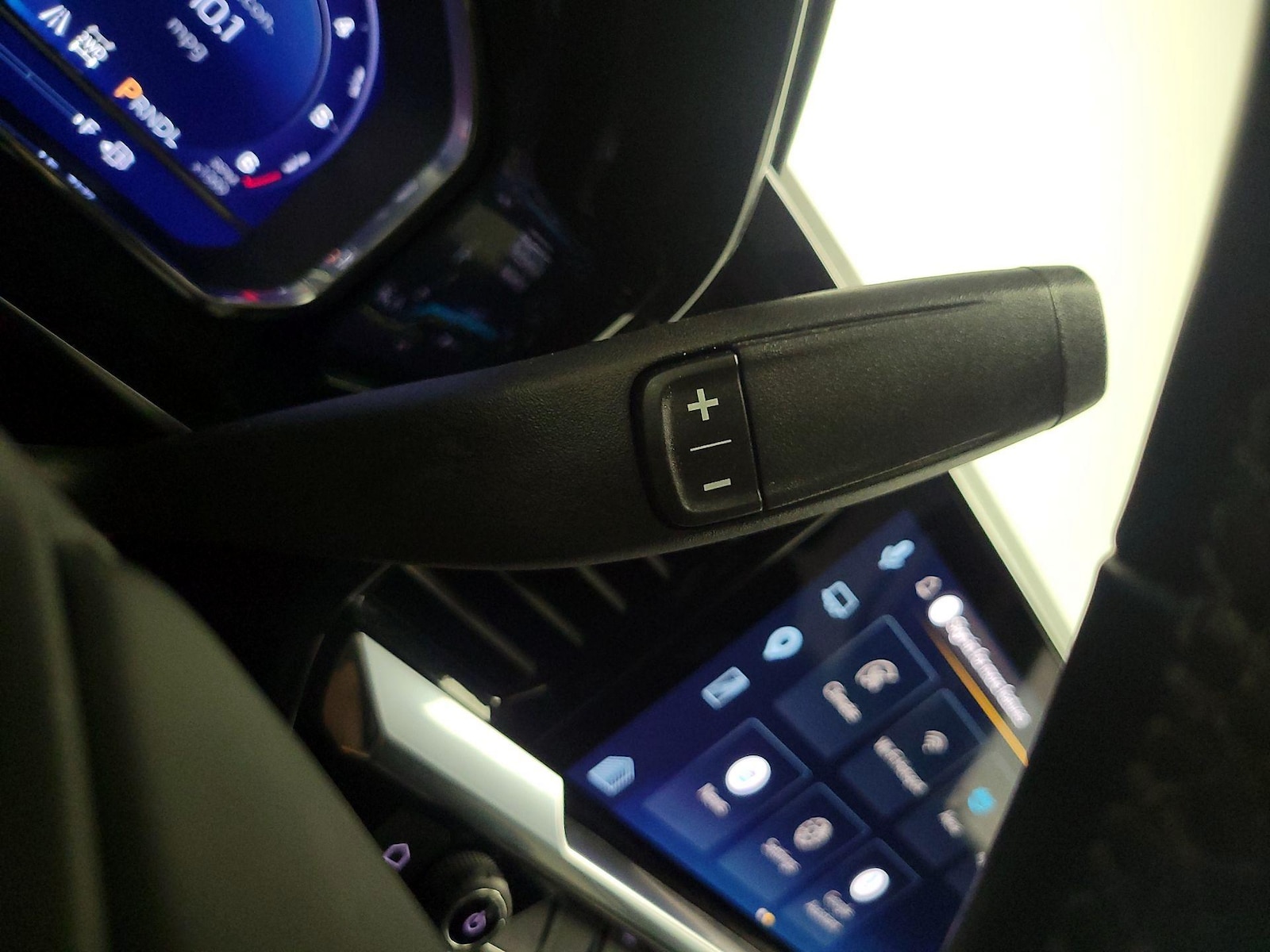 2023 Chevrolet Silverado 1500 LT - Photo 18