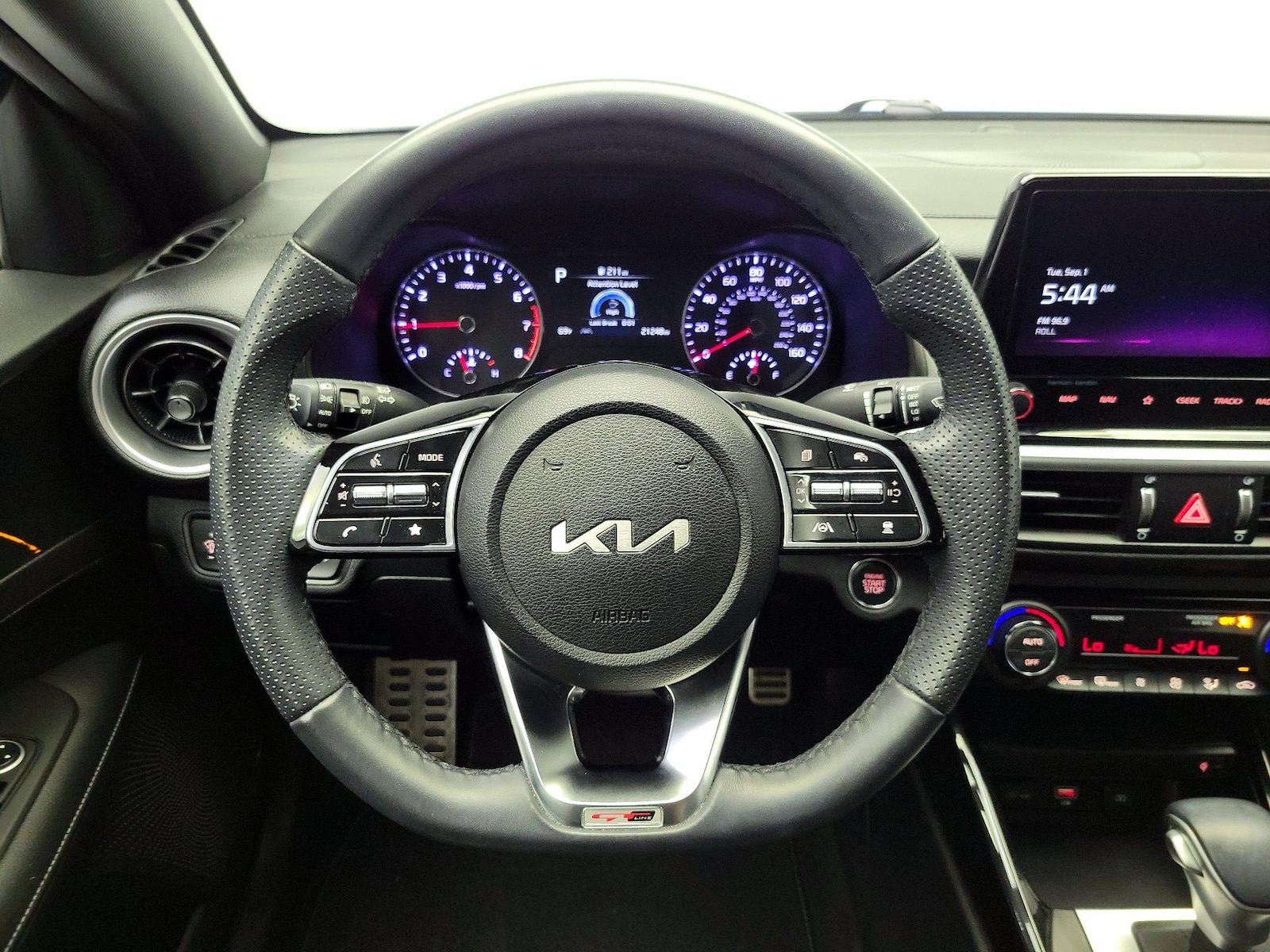 2023 Kia Forte GT-Line - Photo 11