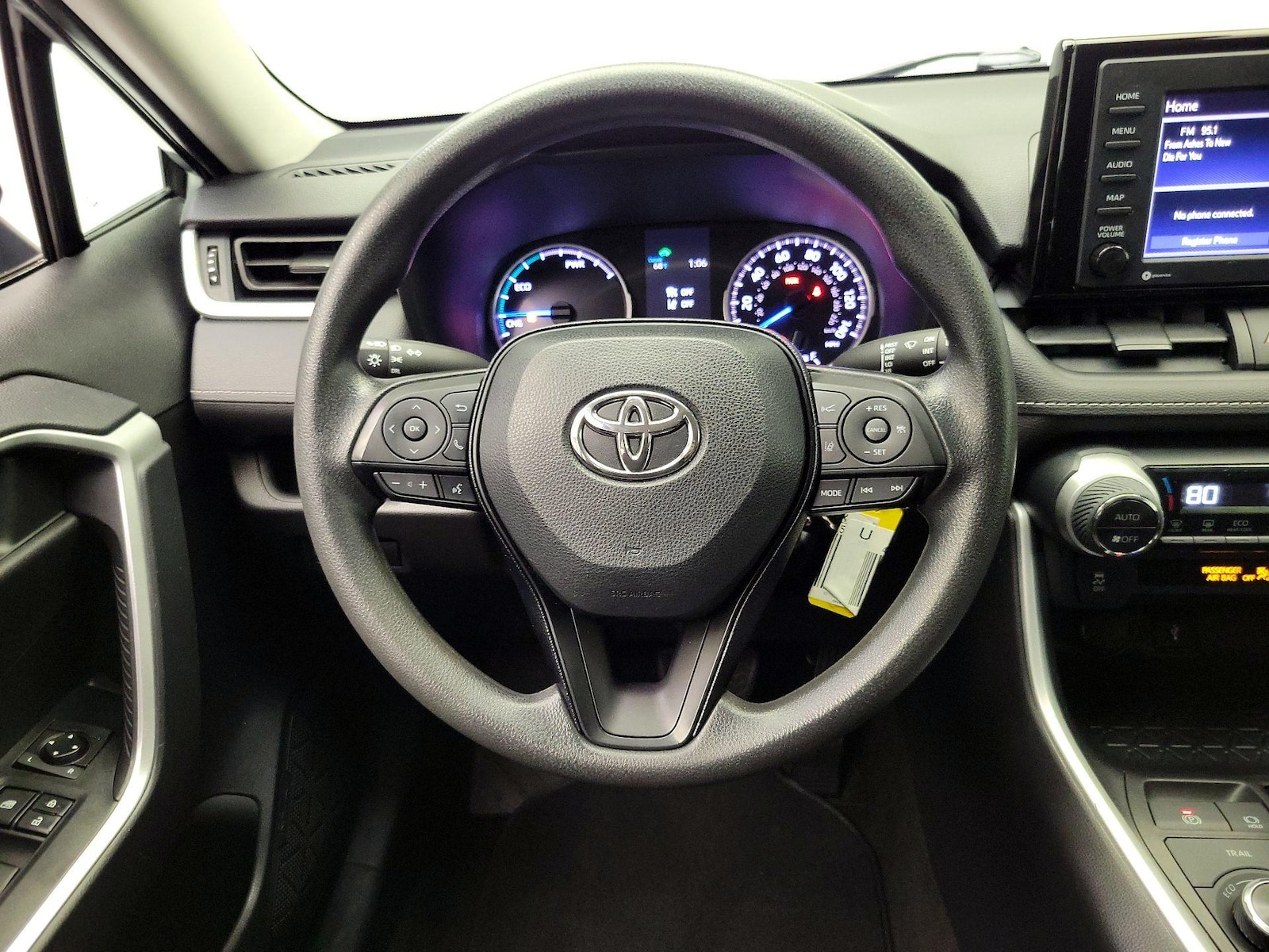 2021 Toyota RAV4 LE - Photo 11