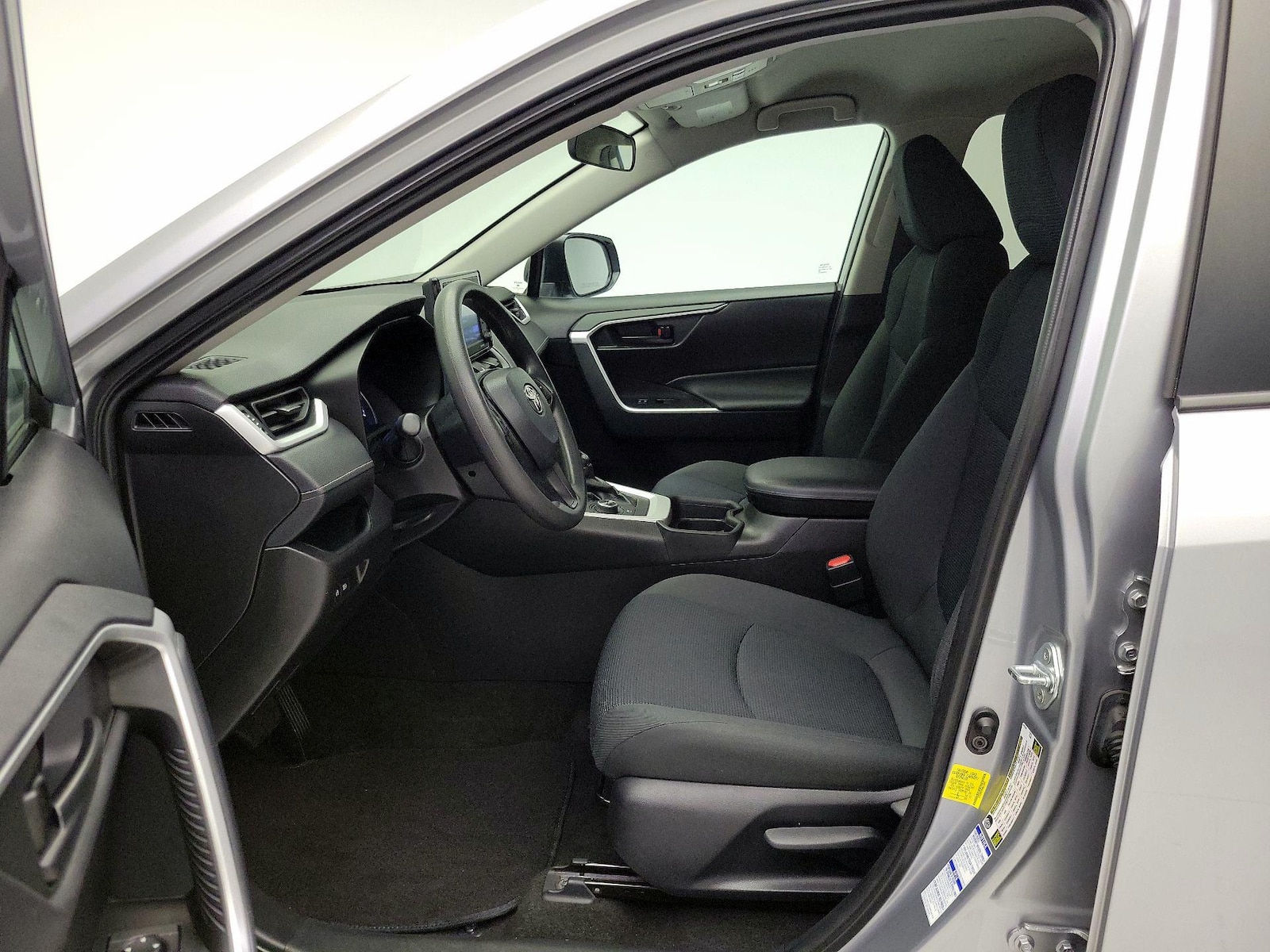 2021 Toyota RAV4 LE - Photo 12