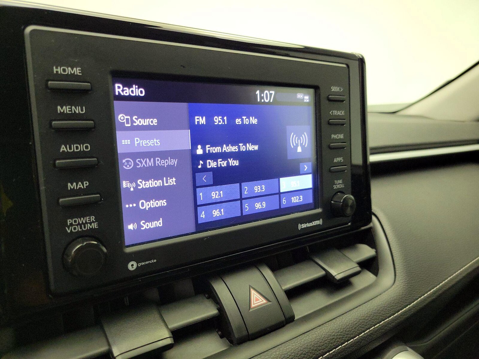 2021 Toyota RAV4 LE - Photo 15