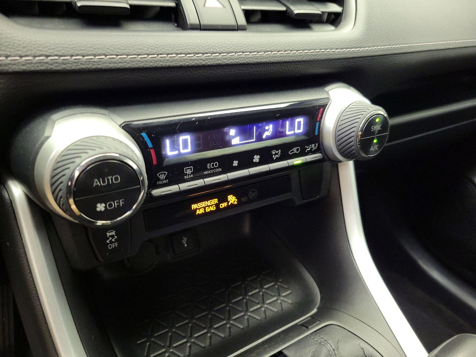 2021 Toyota RAV4 LE - Photo 16