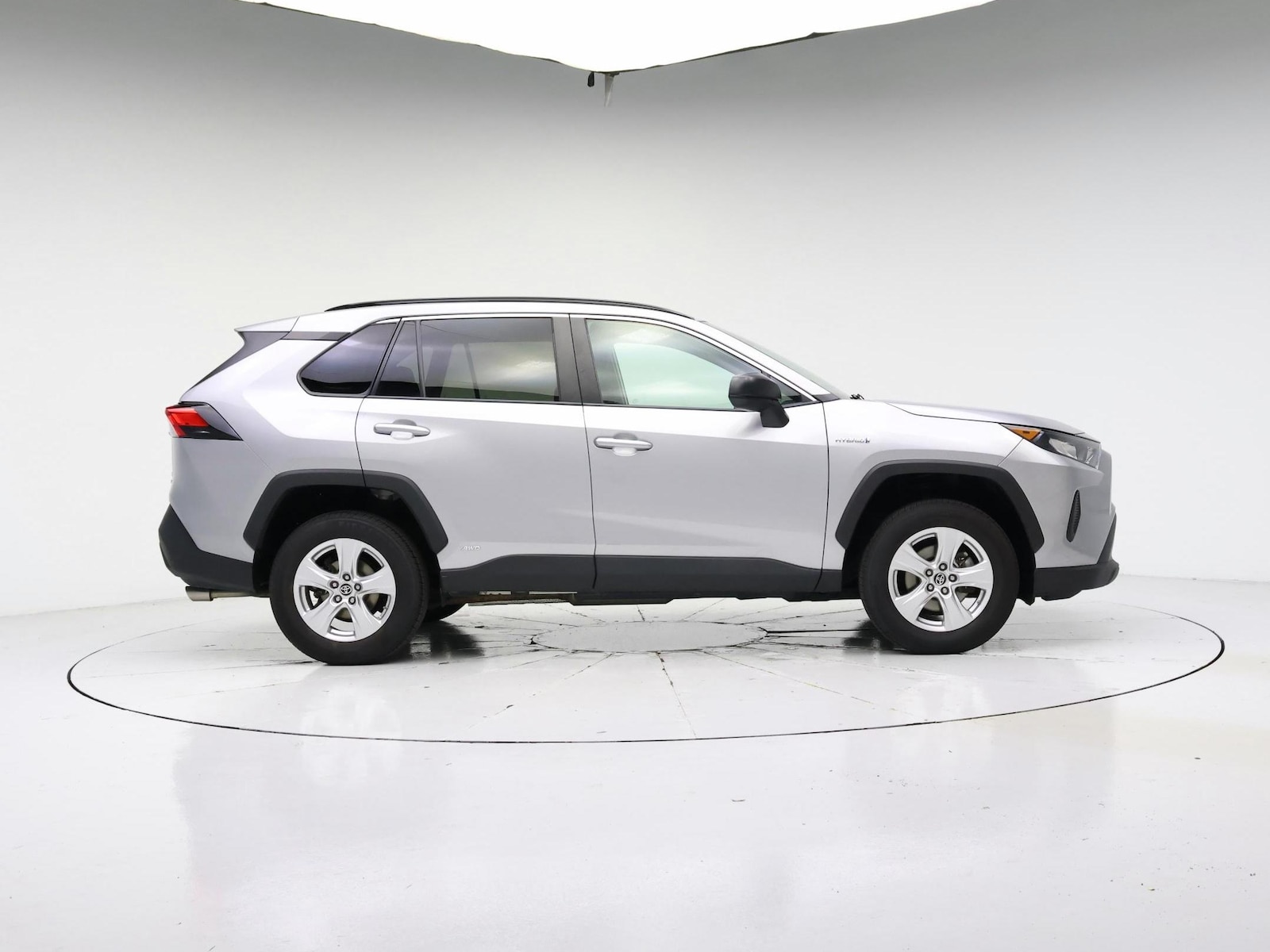 2021 Toyota RAV4 LE - Photo 8