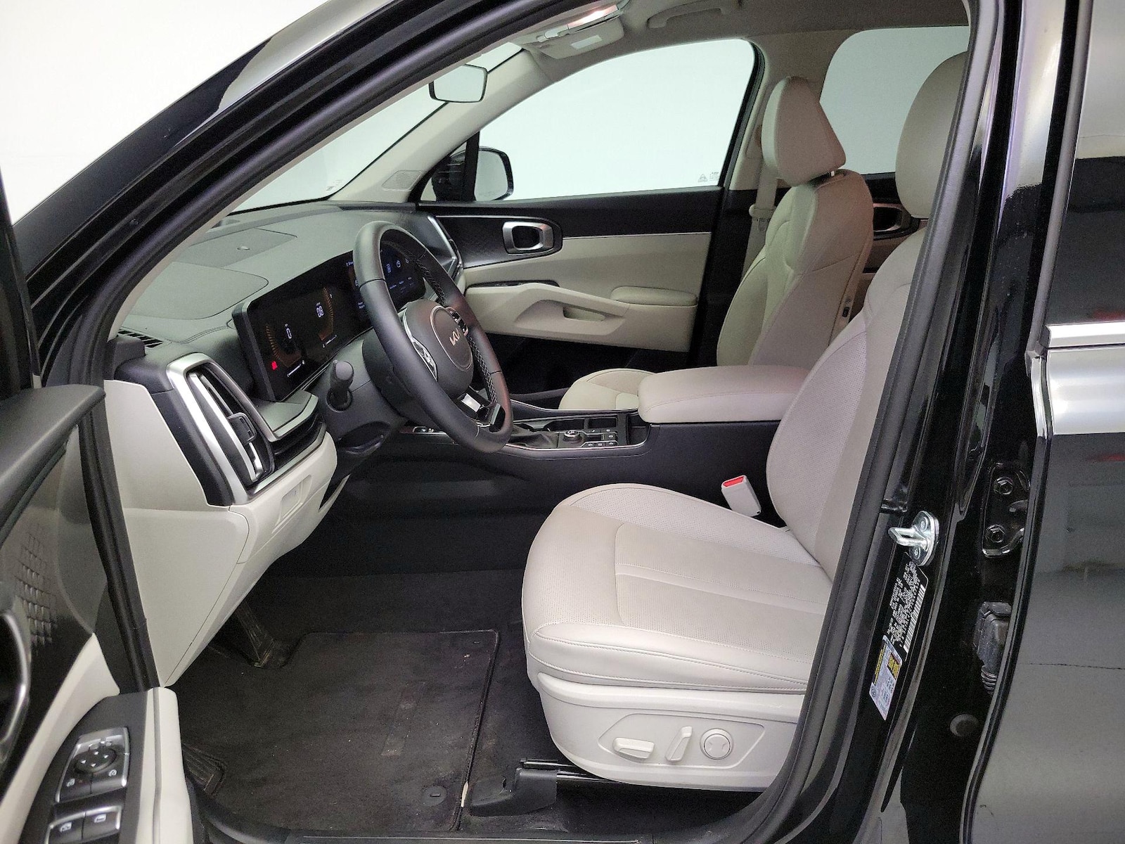 2025 Kia Sorento S - Photo 12