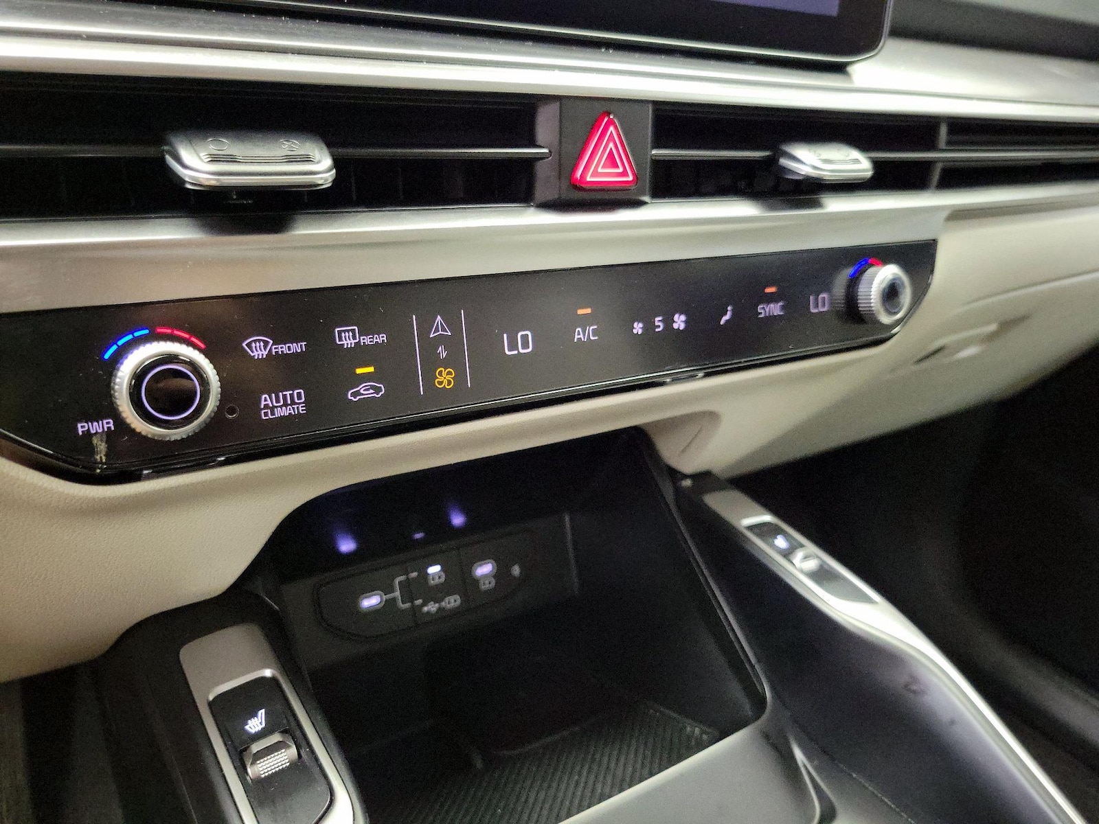 2025 Kia Sorento S - Photo 16