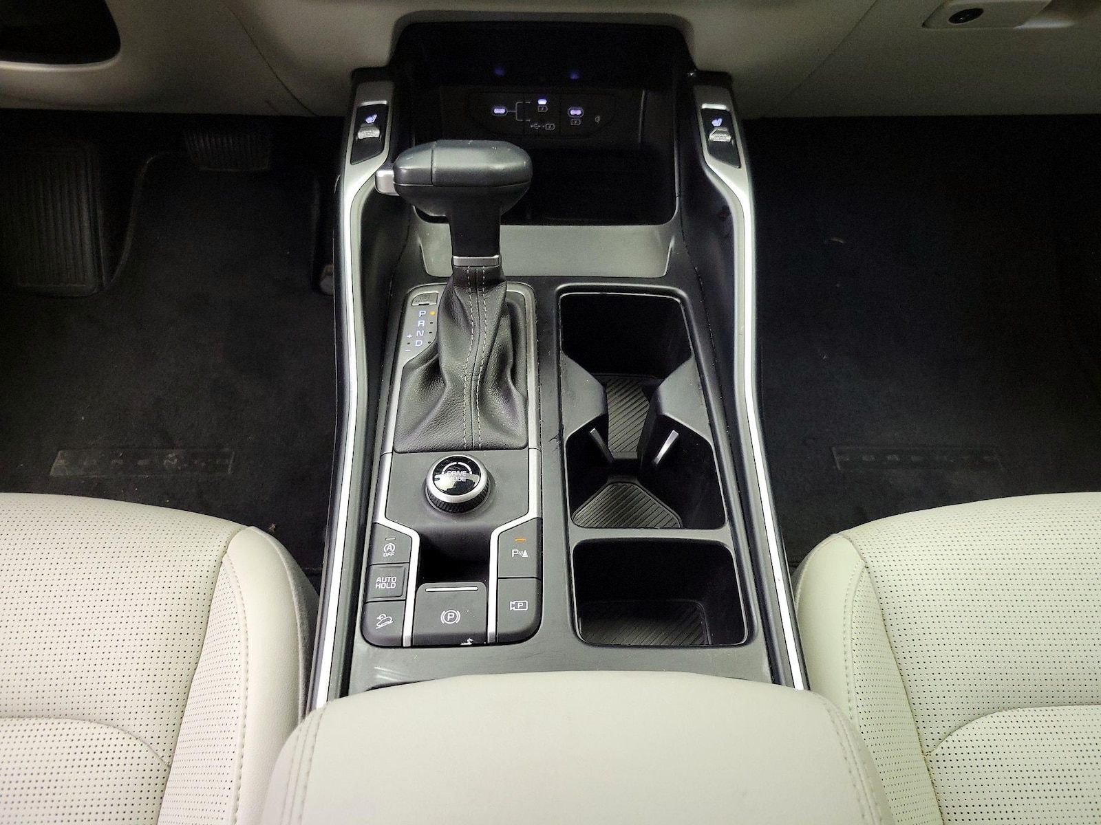 2025 Kia Sorento S - Photo 17
