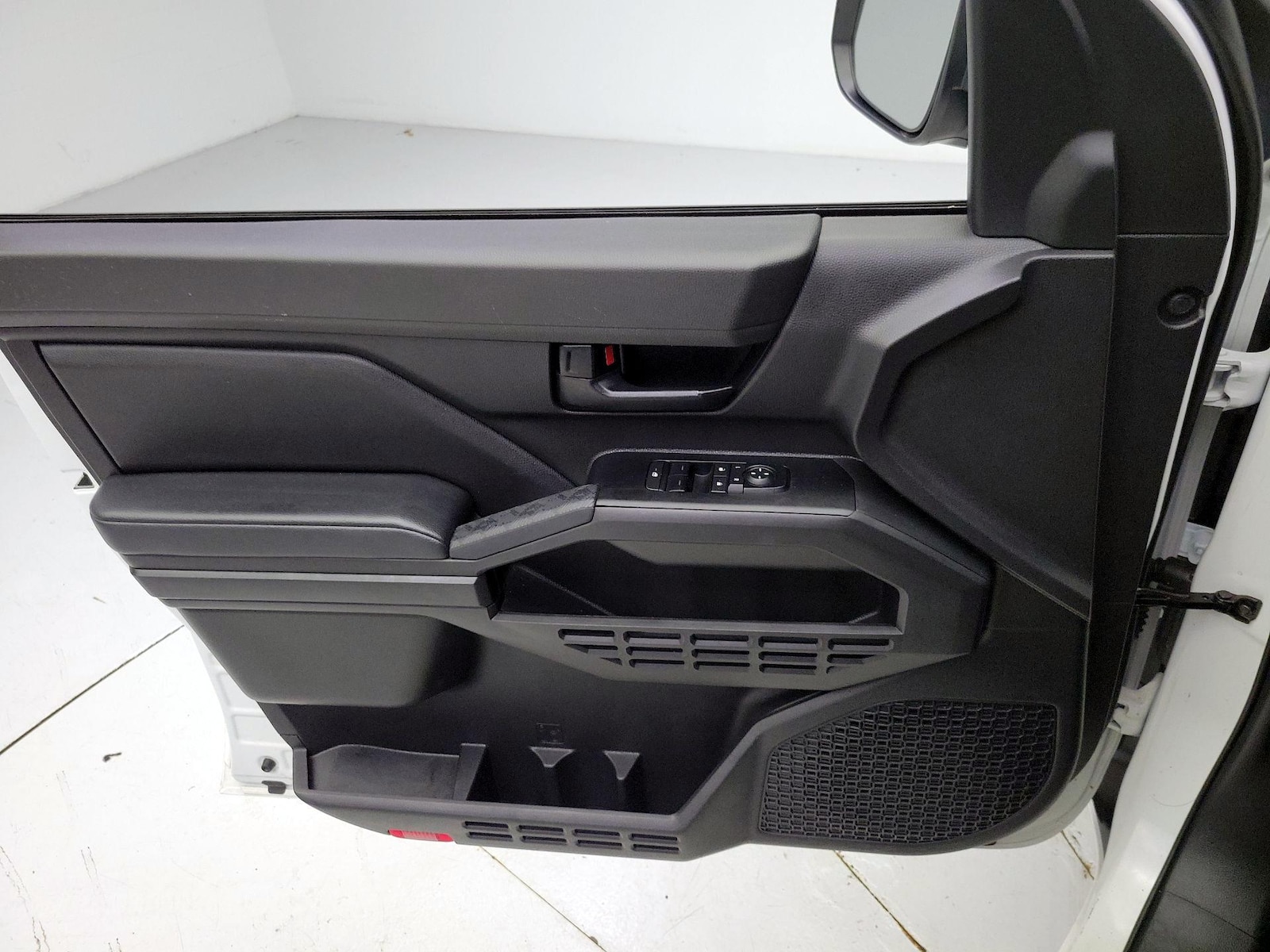 2025 Toyota Tacoma SR - Photo 13