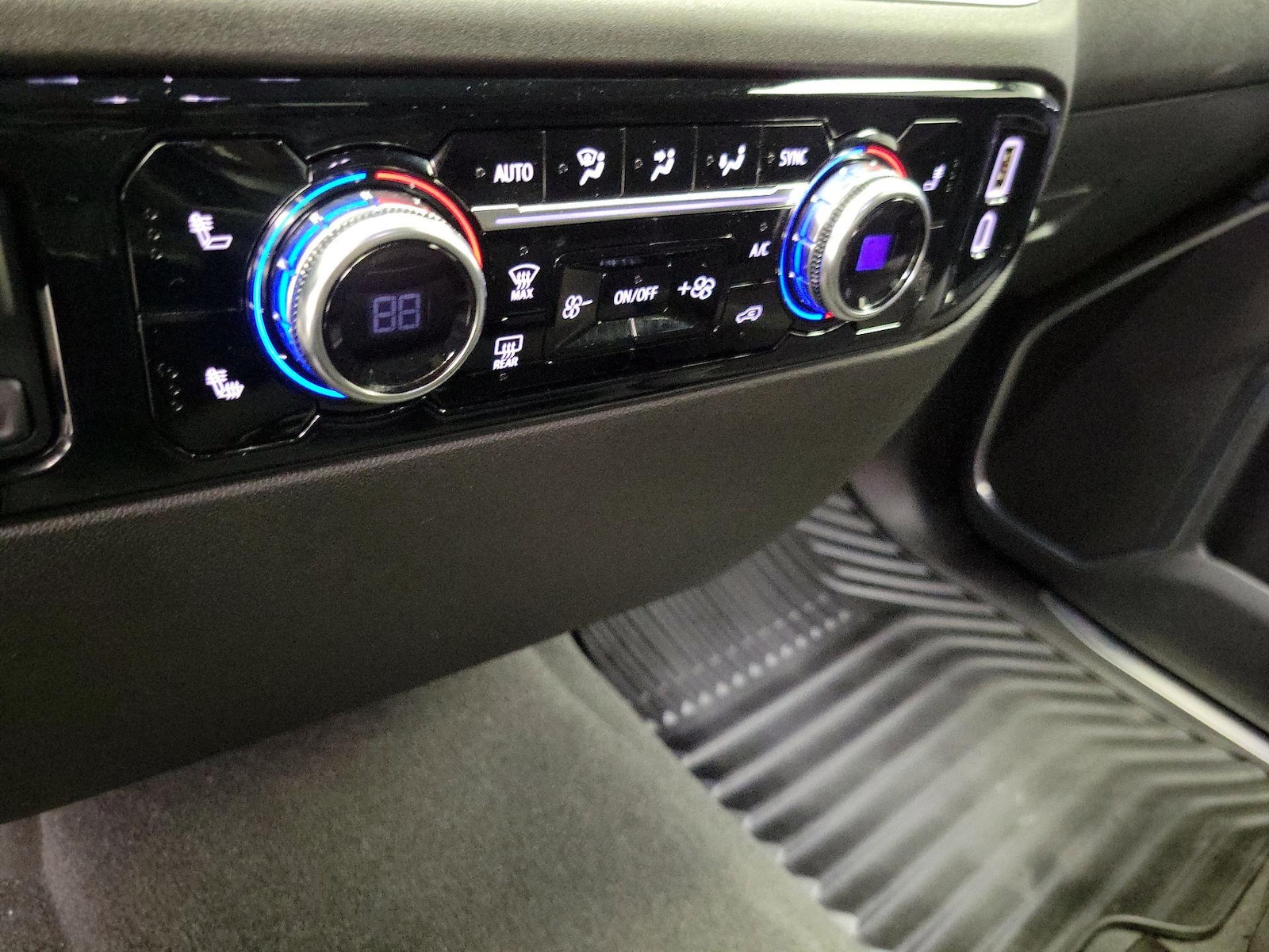 2023 GMC Sierra 1500 SLE - Photo 18