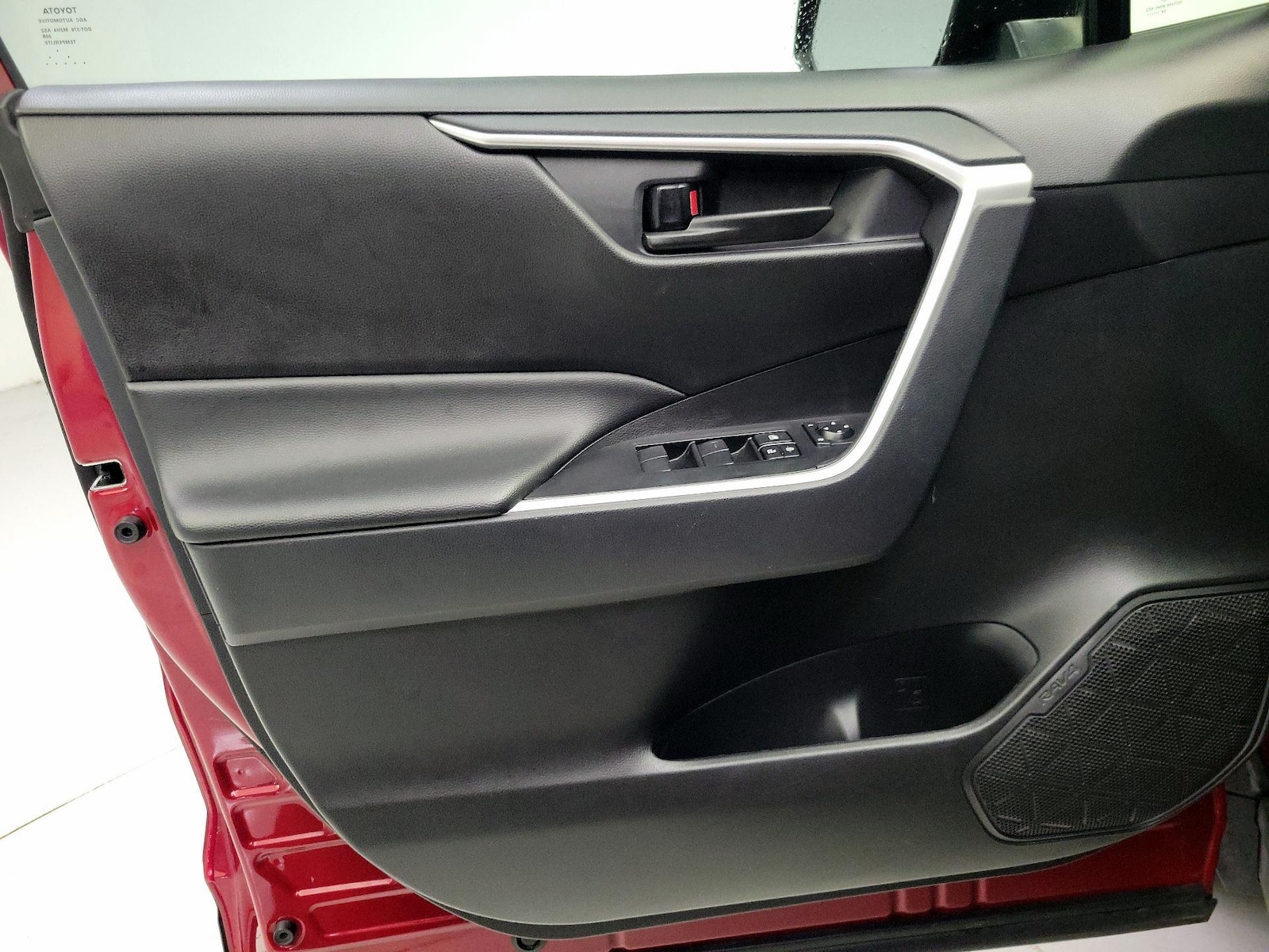 2025 Toyota RAV4 LE - Photo 13