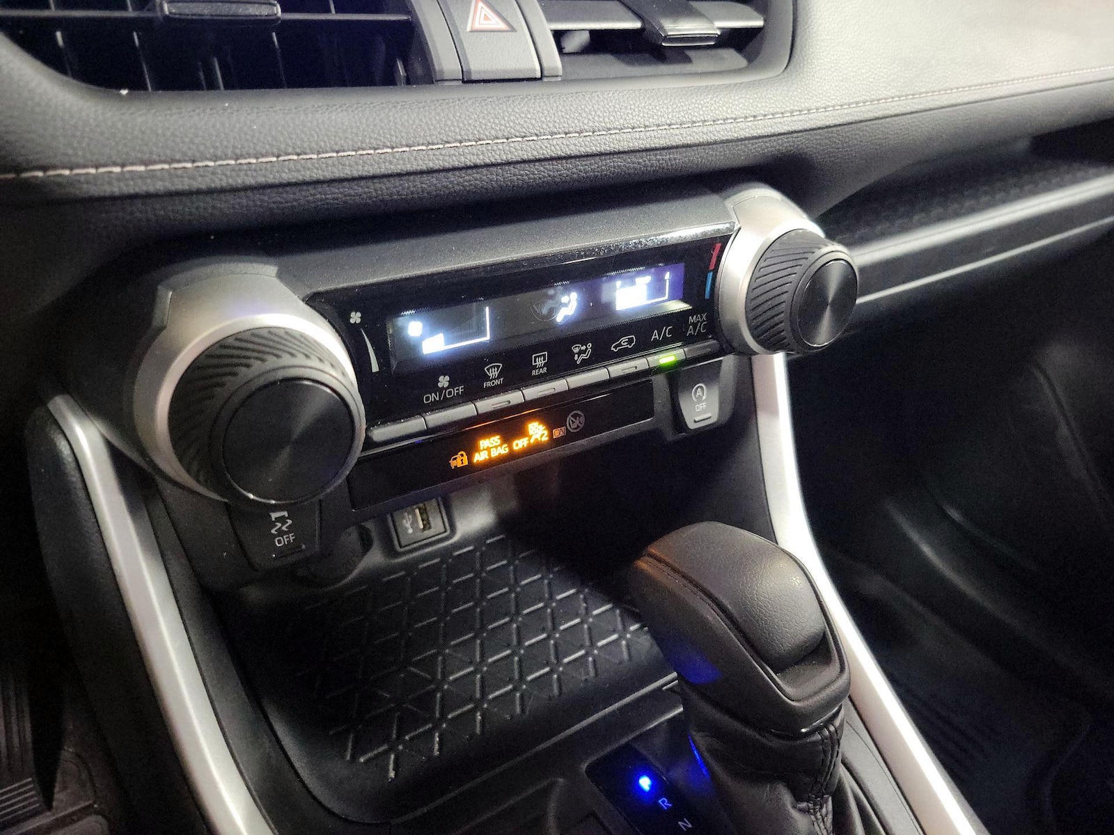 2025 Toyota RAV4 LE - Photo 17