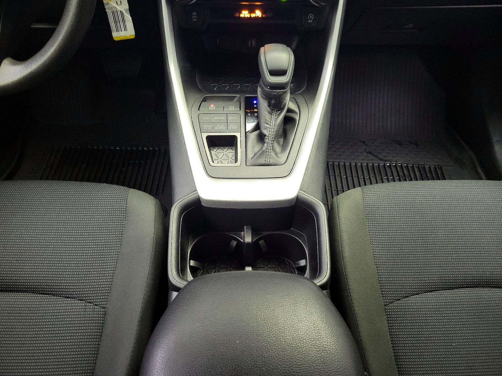 2025 Toyota RAV4 LE - Photo 18
