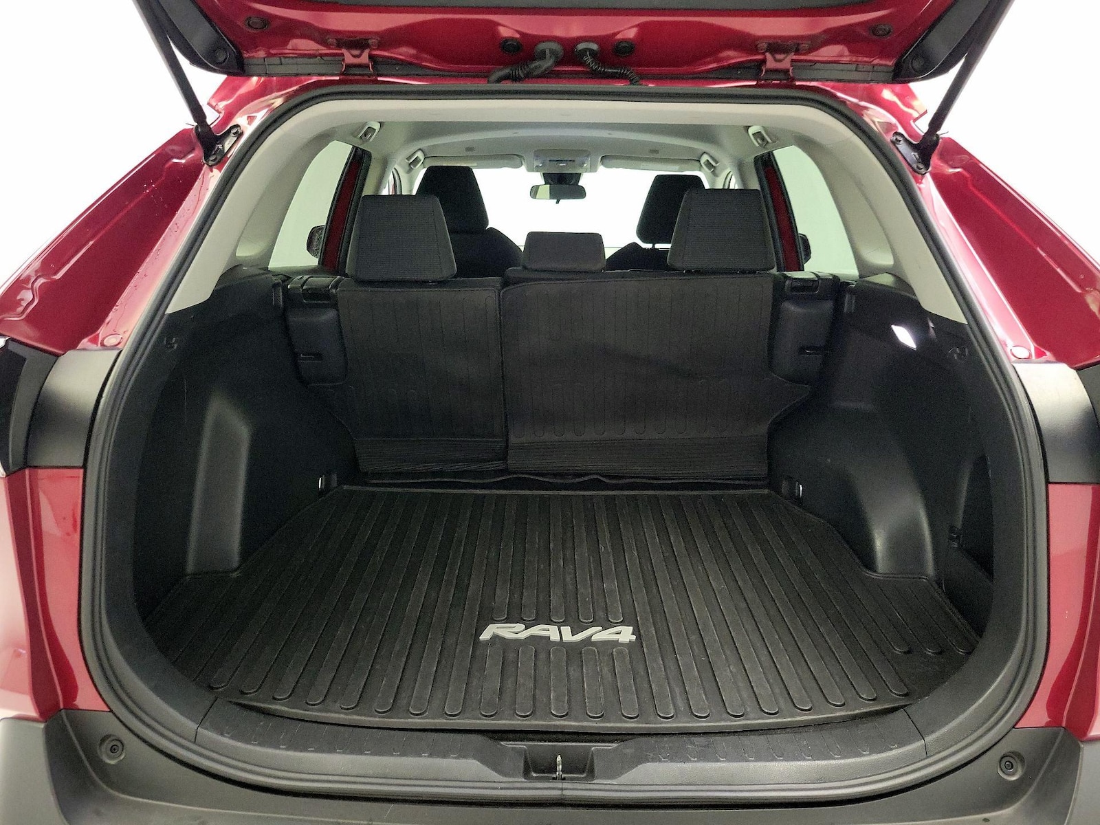 2025 Toyota RAV4 LE - Photo 21