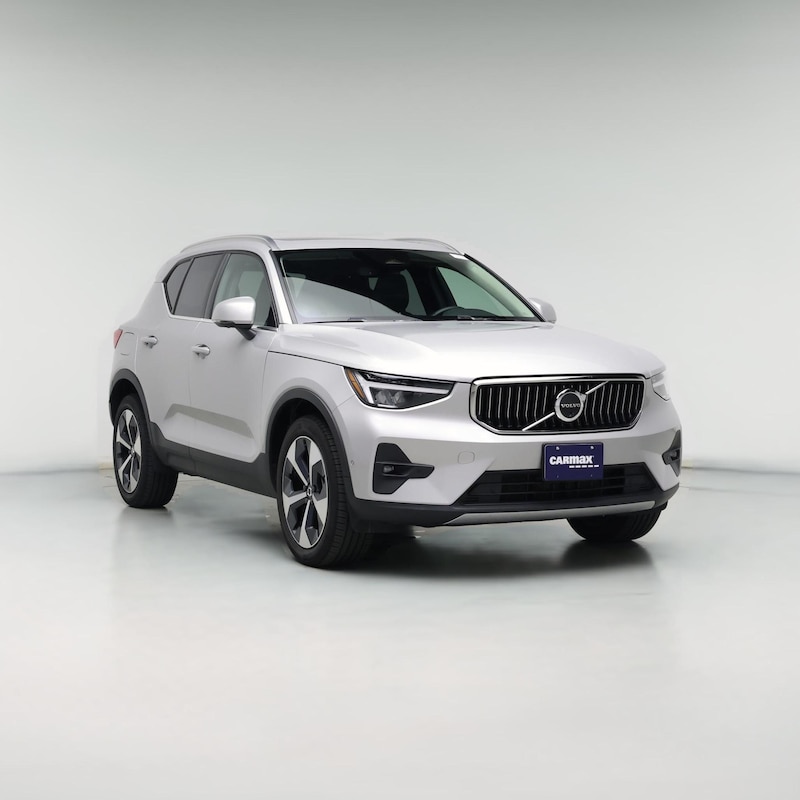 2025 Volvo XC40 B5 Plus Bright Theme