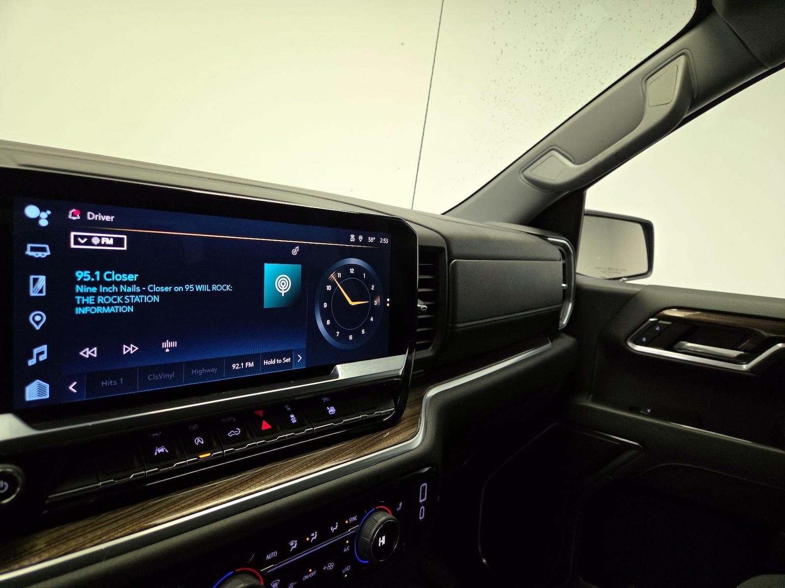 2024 Chevrolet Silverado 1500 LT - Photo 16