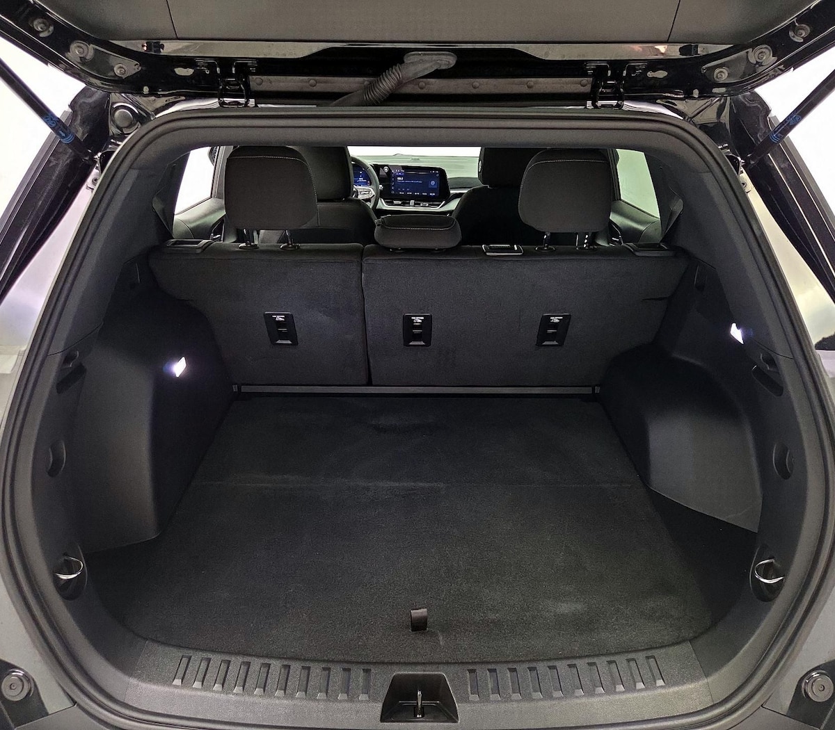 Trunk/Cargo (Seats Up)
