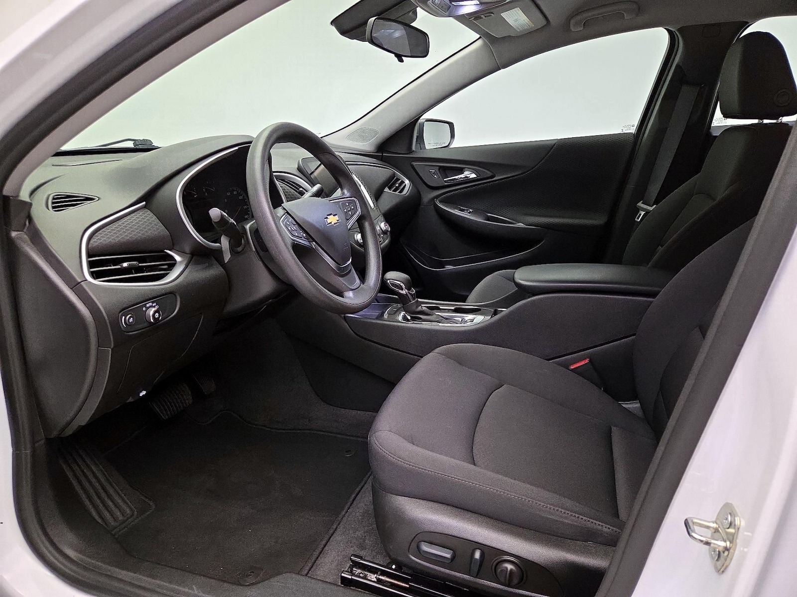 Power Seat(s) & Side Airbags