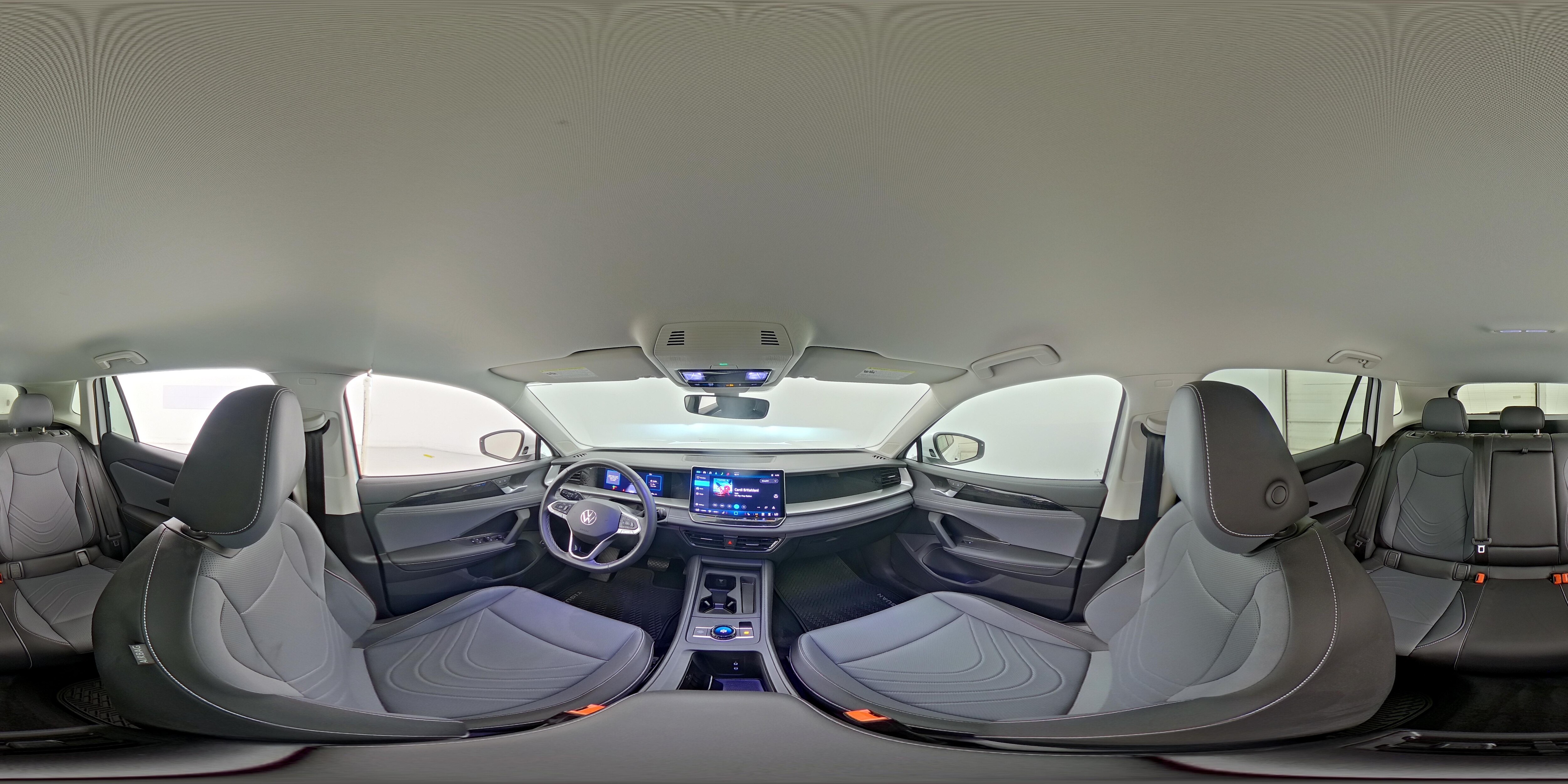 2025 Volkswagen Tiguan SE - Photo 24