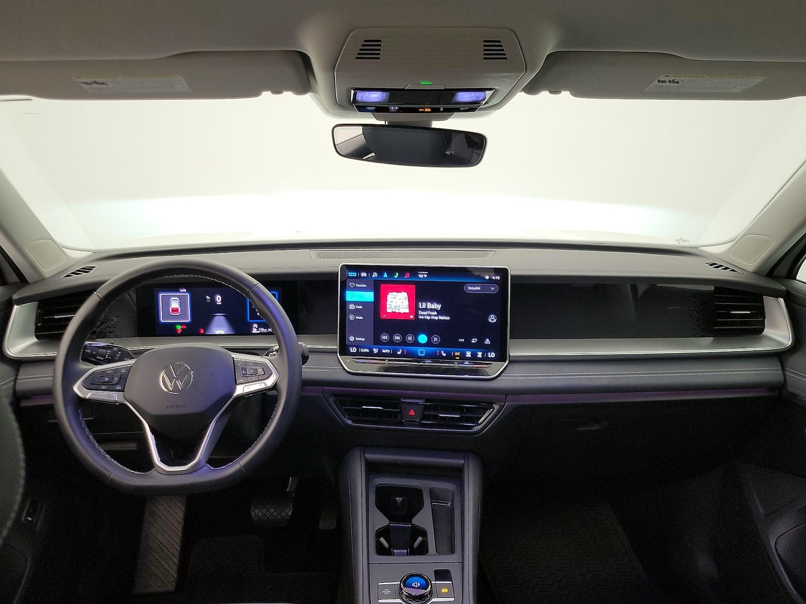 2025 Volkswagen Tiguan SE - Photo 10