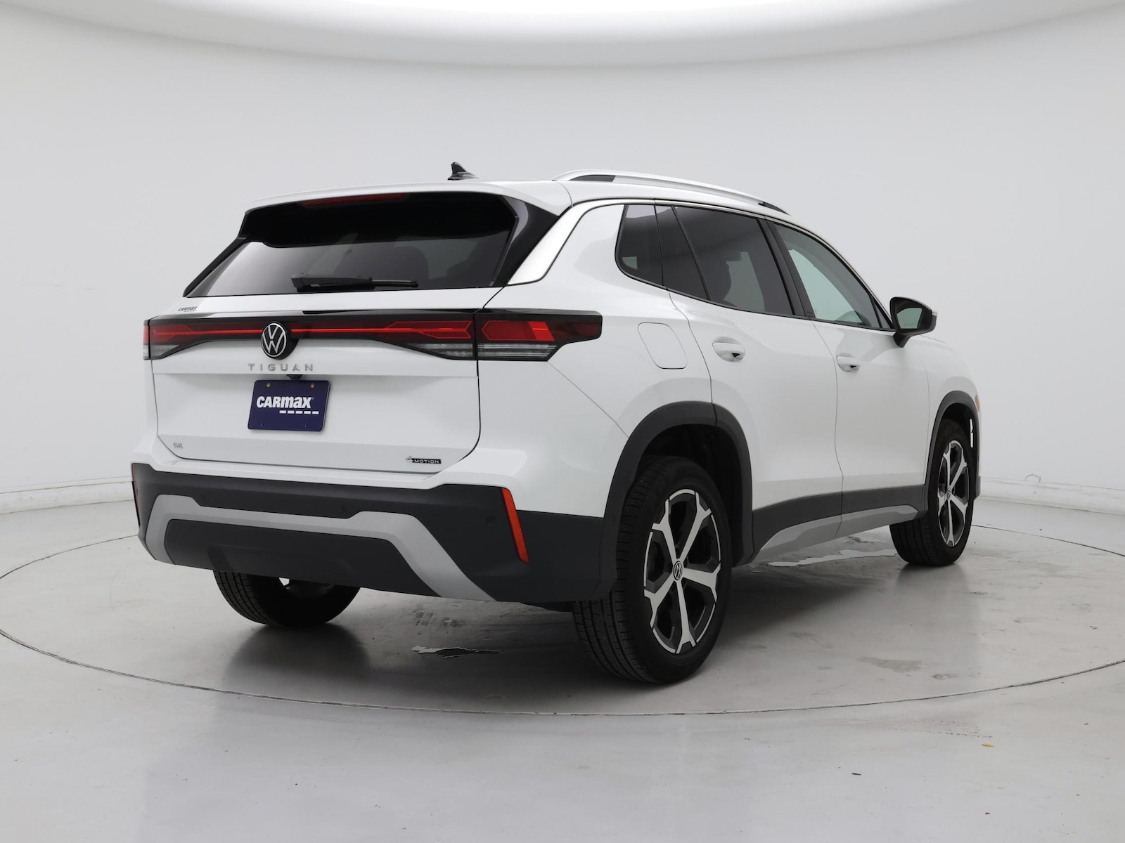 2025 Volkswagen Tiguan SE - Photo 9
