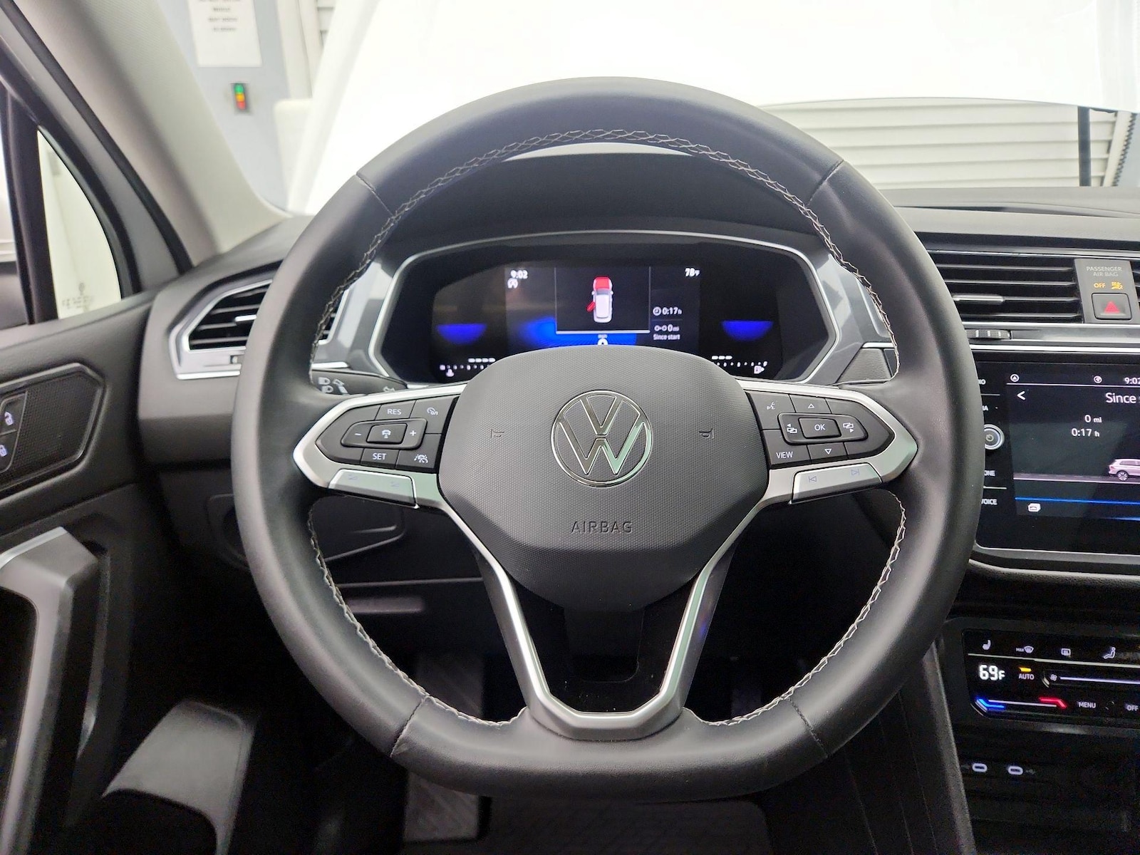 2023 Volkswagen Tiguan SE - Photo 11
