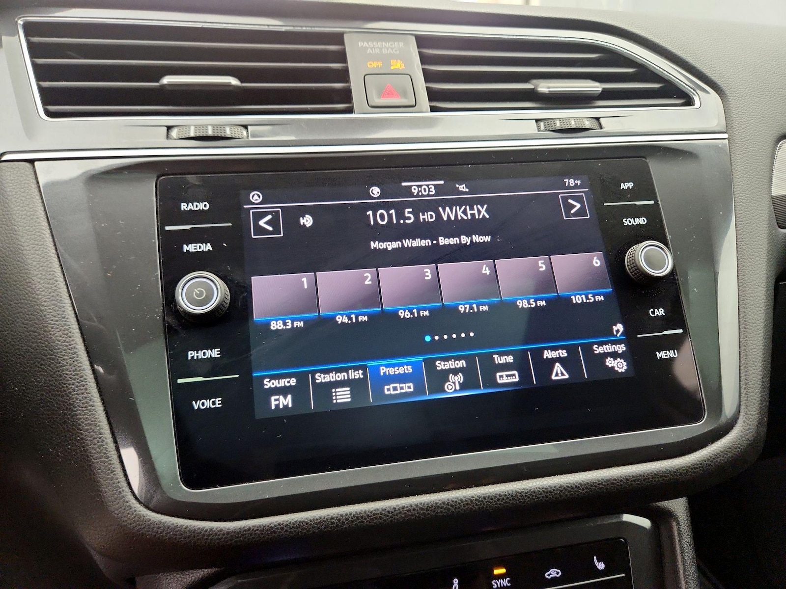 2023 Volkswagen Tiguan SE - Photo 16