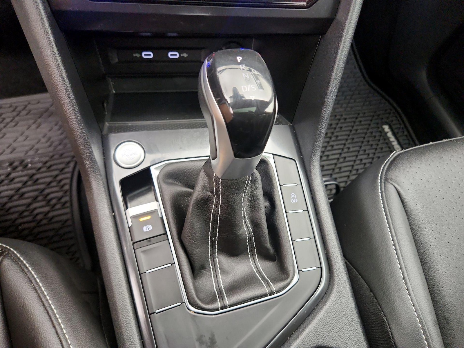 2023 Volkswagen Tiguan SE - Photo 18