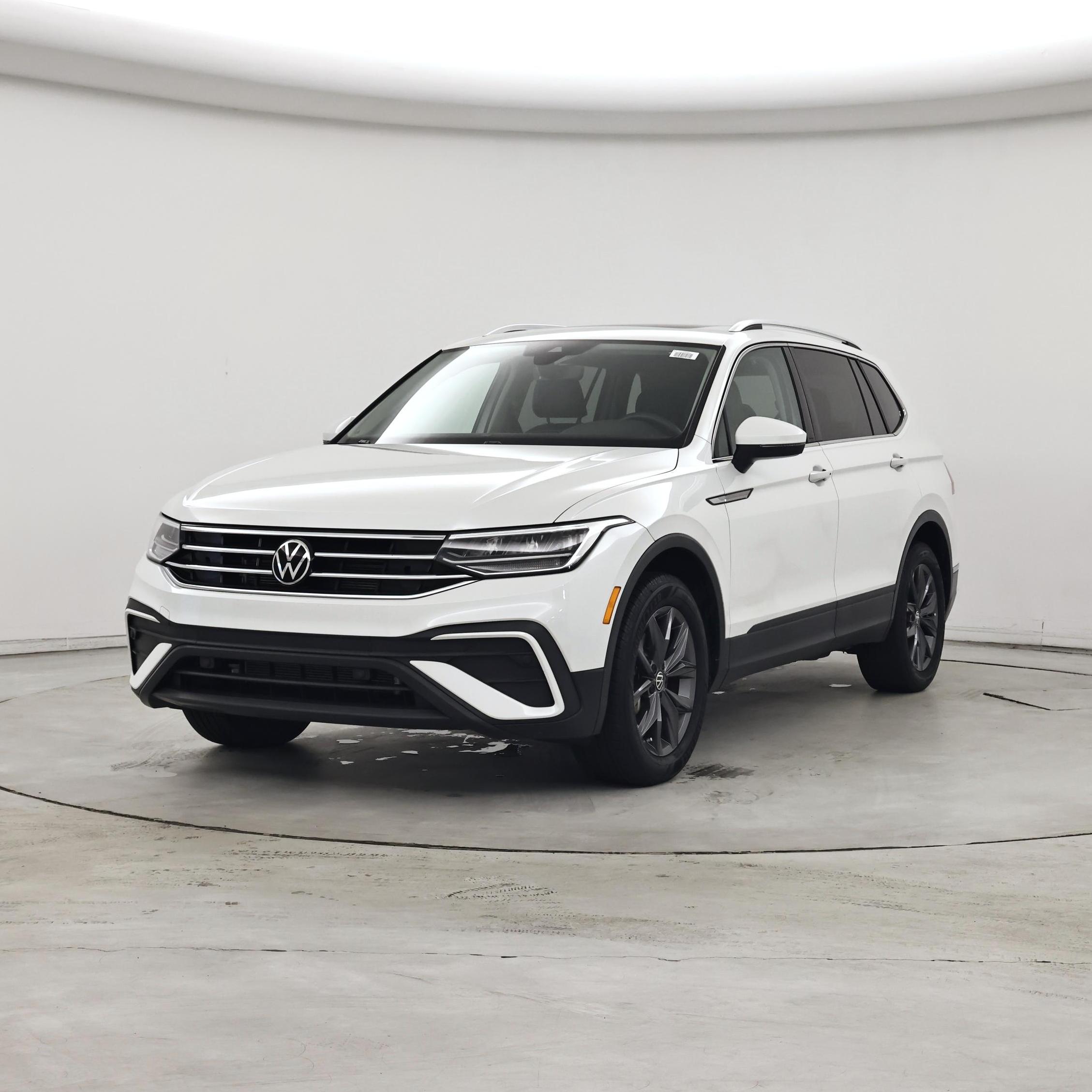 Thumbnail: 2023 Volkswagen Tiguan - 4