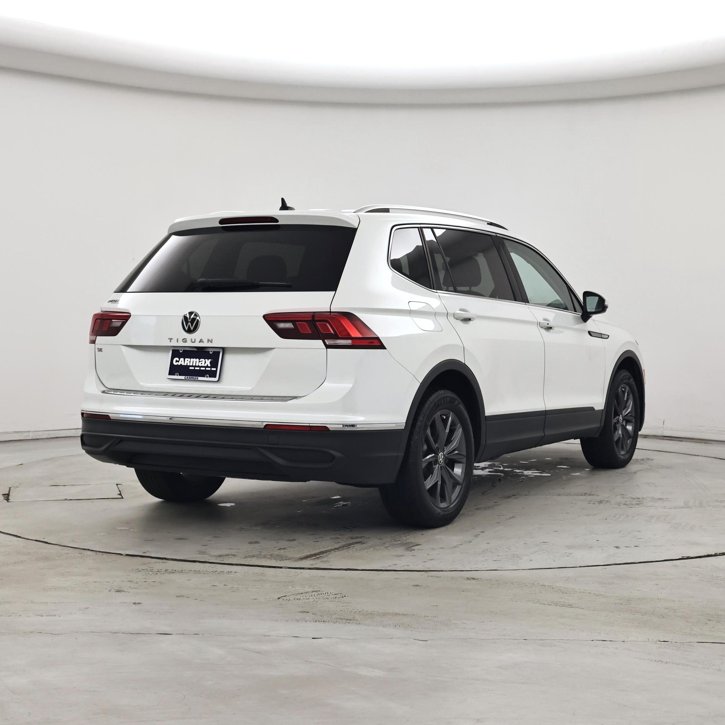 Thumbnail: 2023 Volkswagen Tiguan - 8