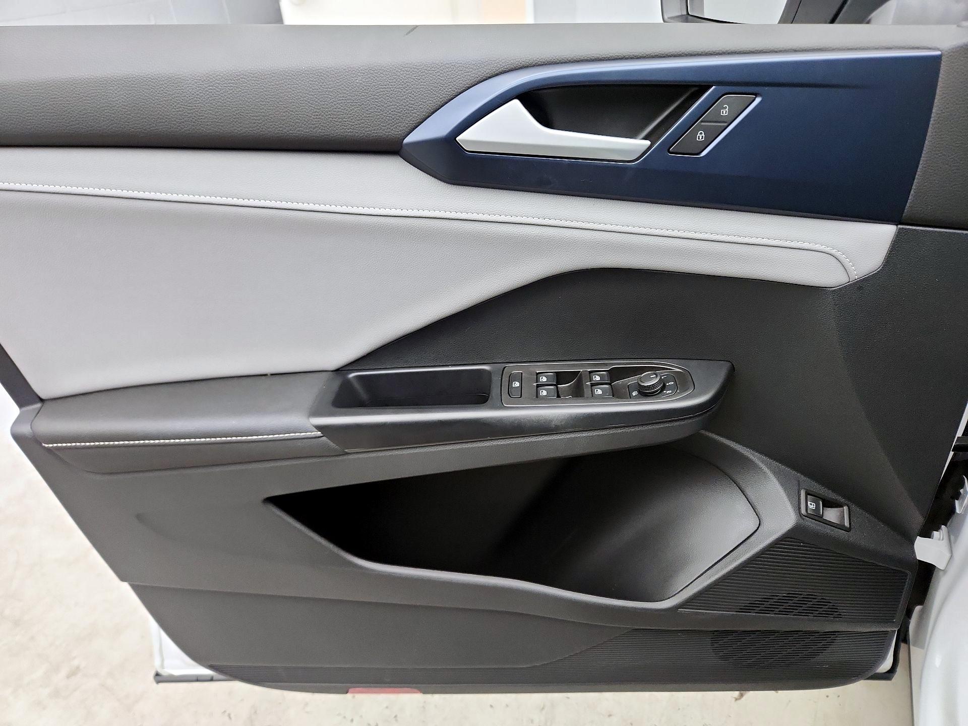 Thumbnail: 2024 Volkswagen Taos - 12